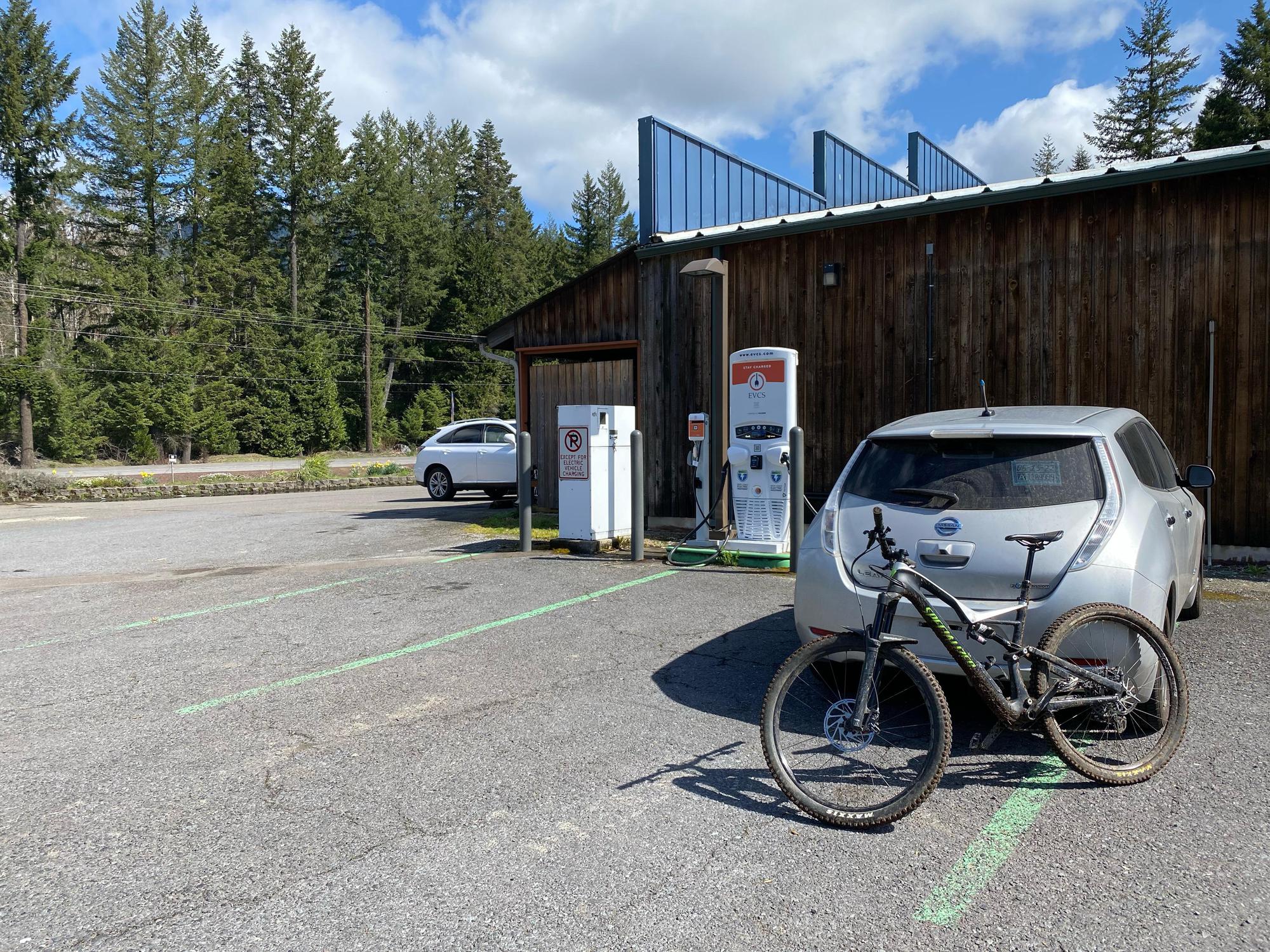 Blue Sky Market with Chevron McKenzie Bridge, OR EV Station