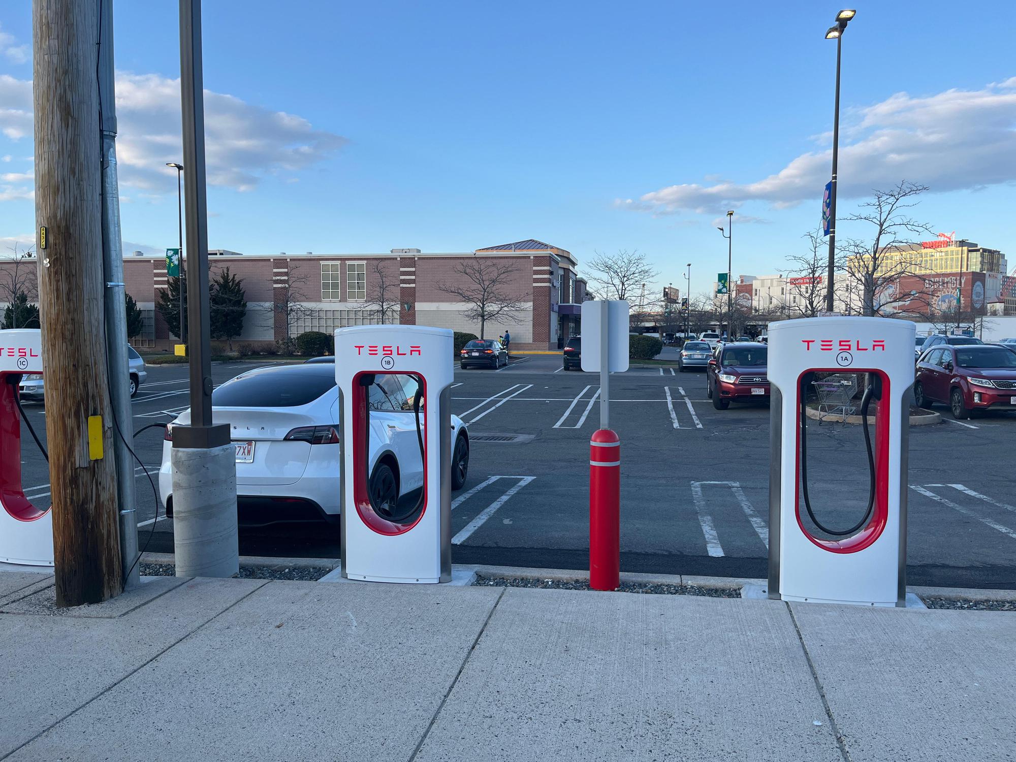 Stop & Shop Somerville, MA EV Station