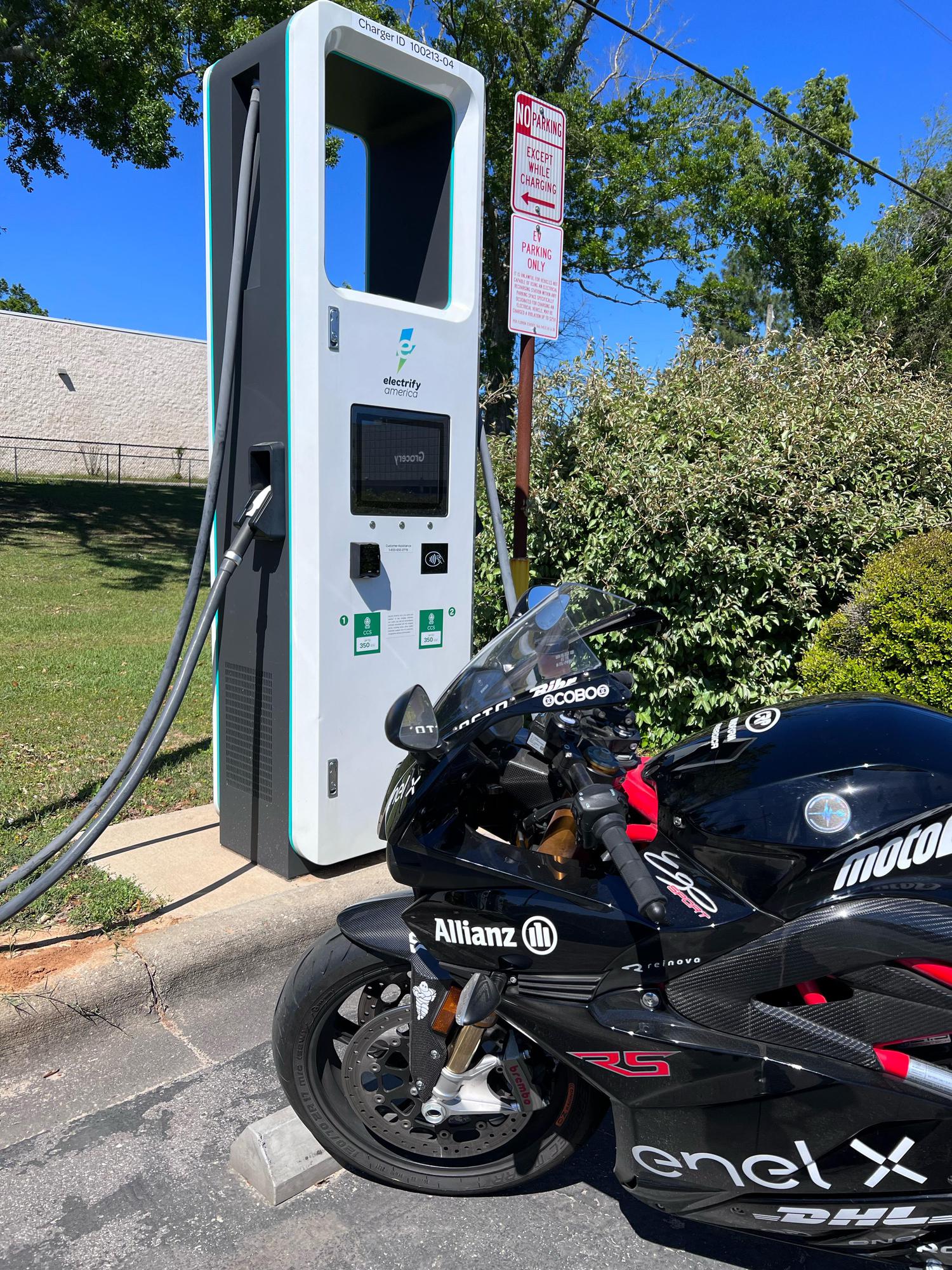 Walmart Supercenter Chipley, FL EV Station