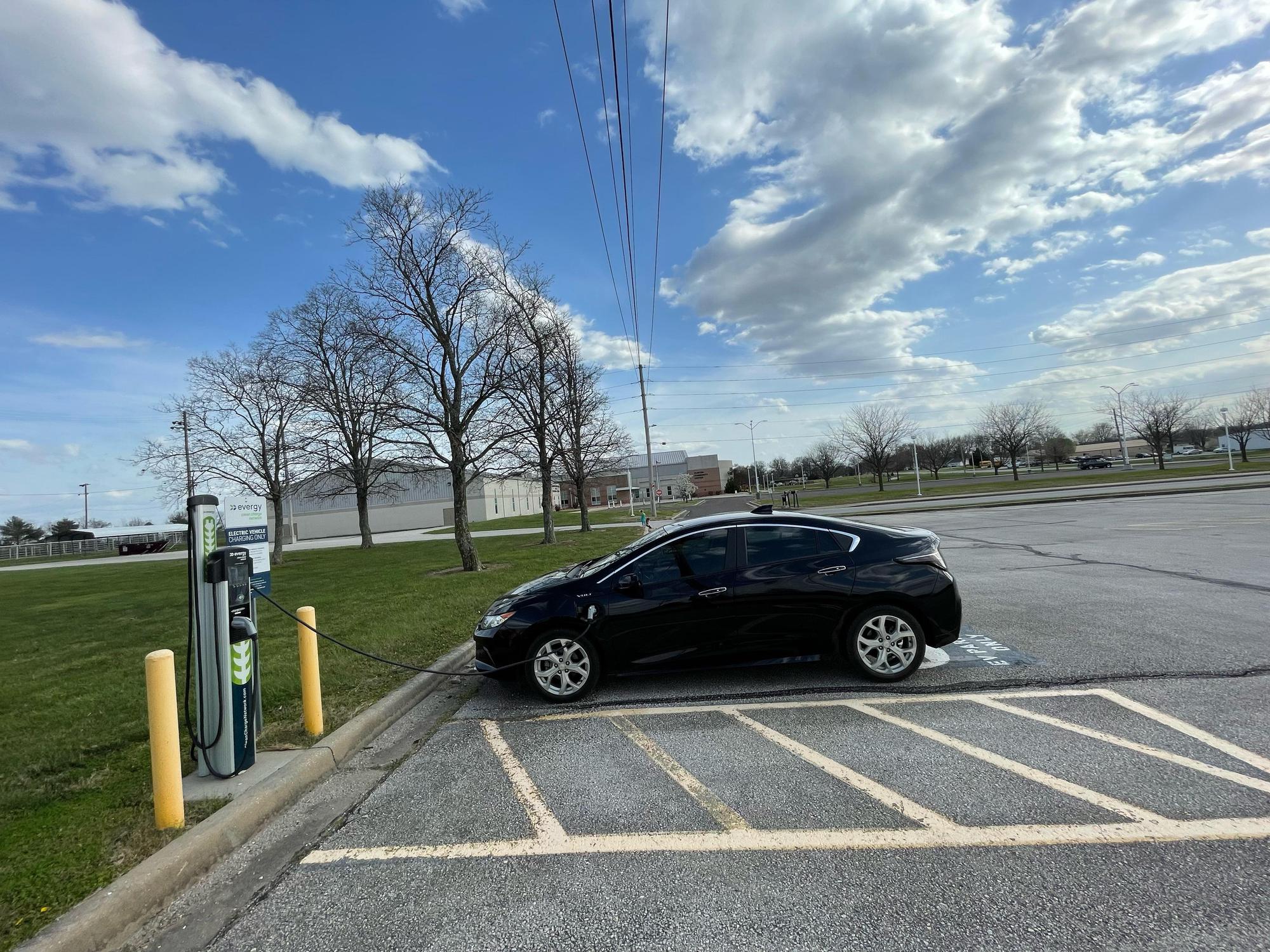 Clinton Community Center Clinton, MO EV Station