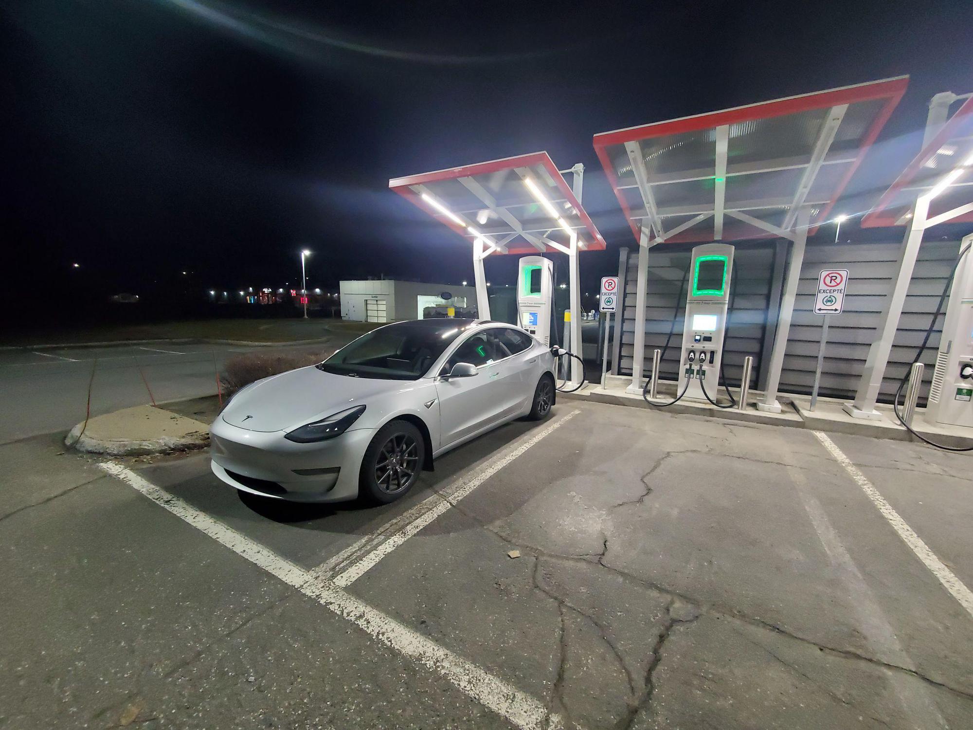 Canadian Tire Drummondville Drummondville, QC EV Station