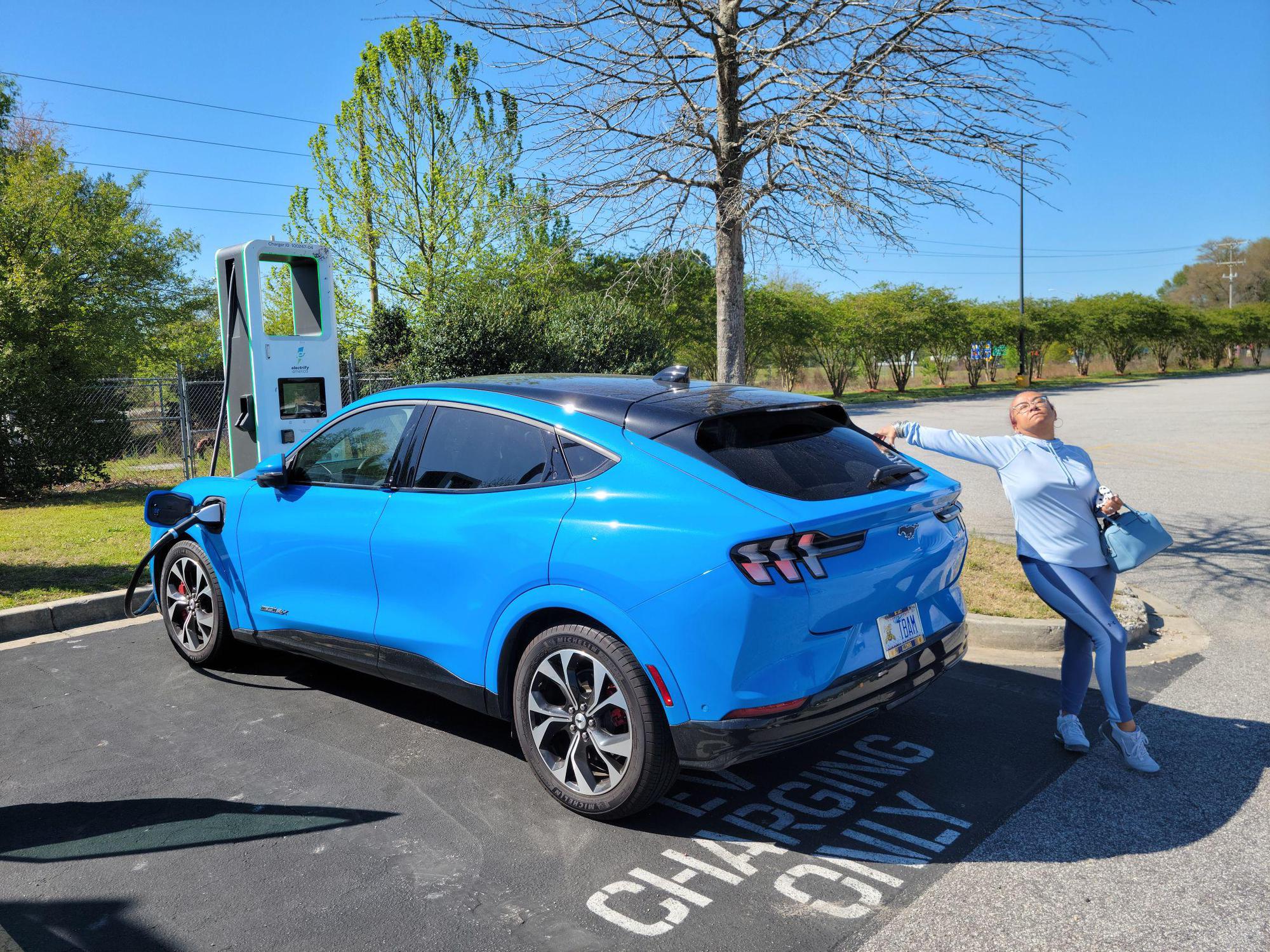 Walmart Supercenter Walterboro, SC EV Station