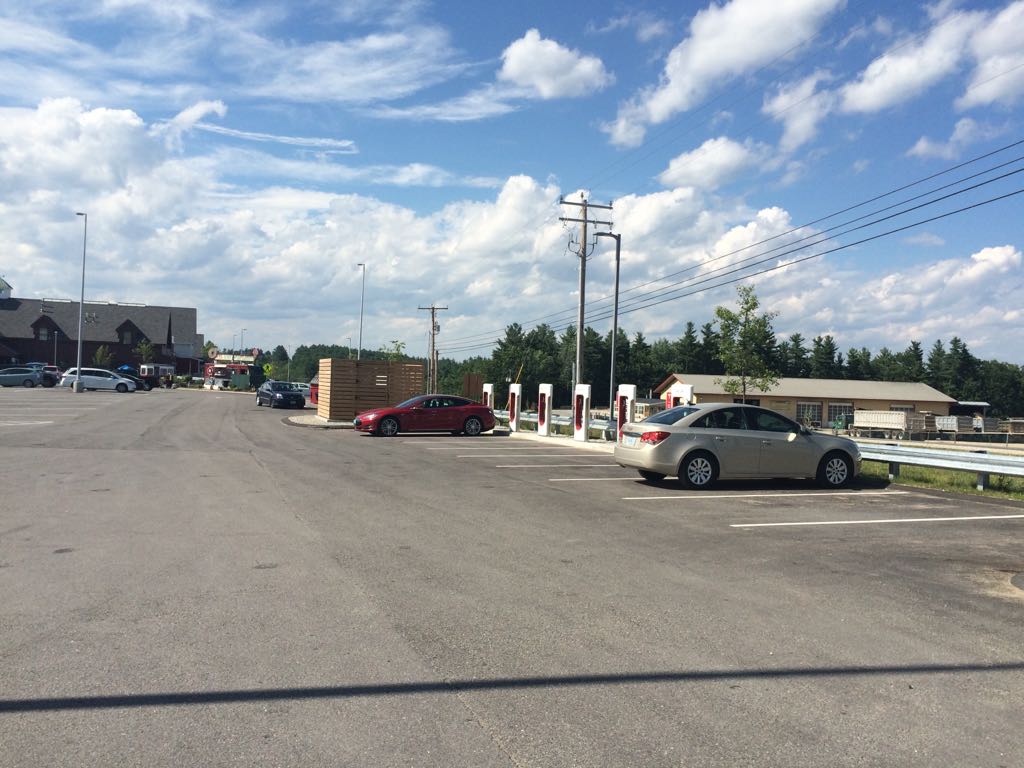Hooksett Travel Plaza = Northbound Hooksett, NH EV Station