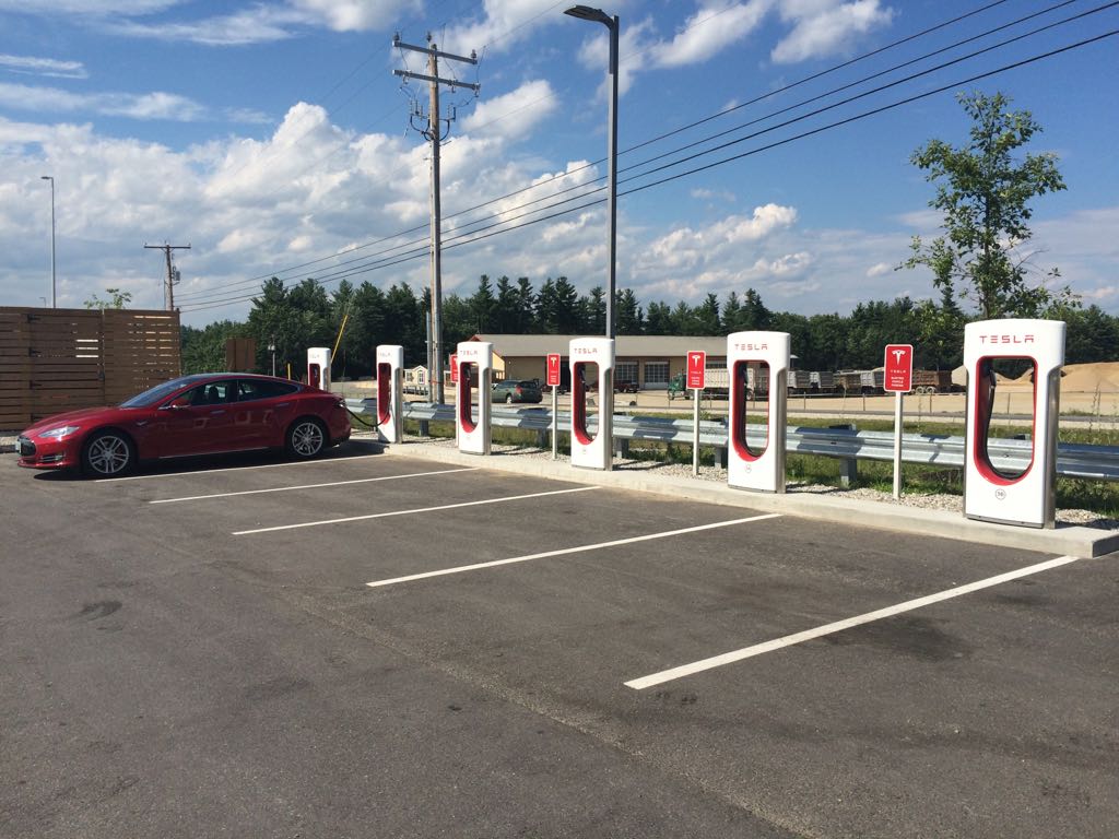 Hooksett Travel Plaza = Northbound Hooksett, NH EV Station