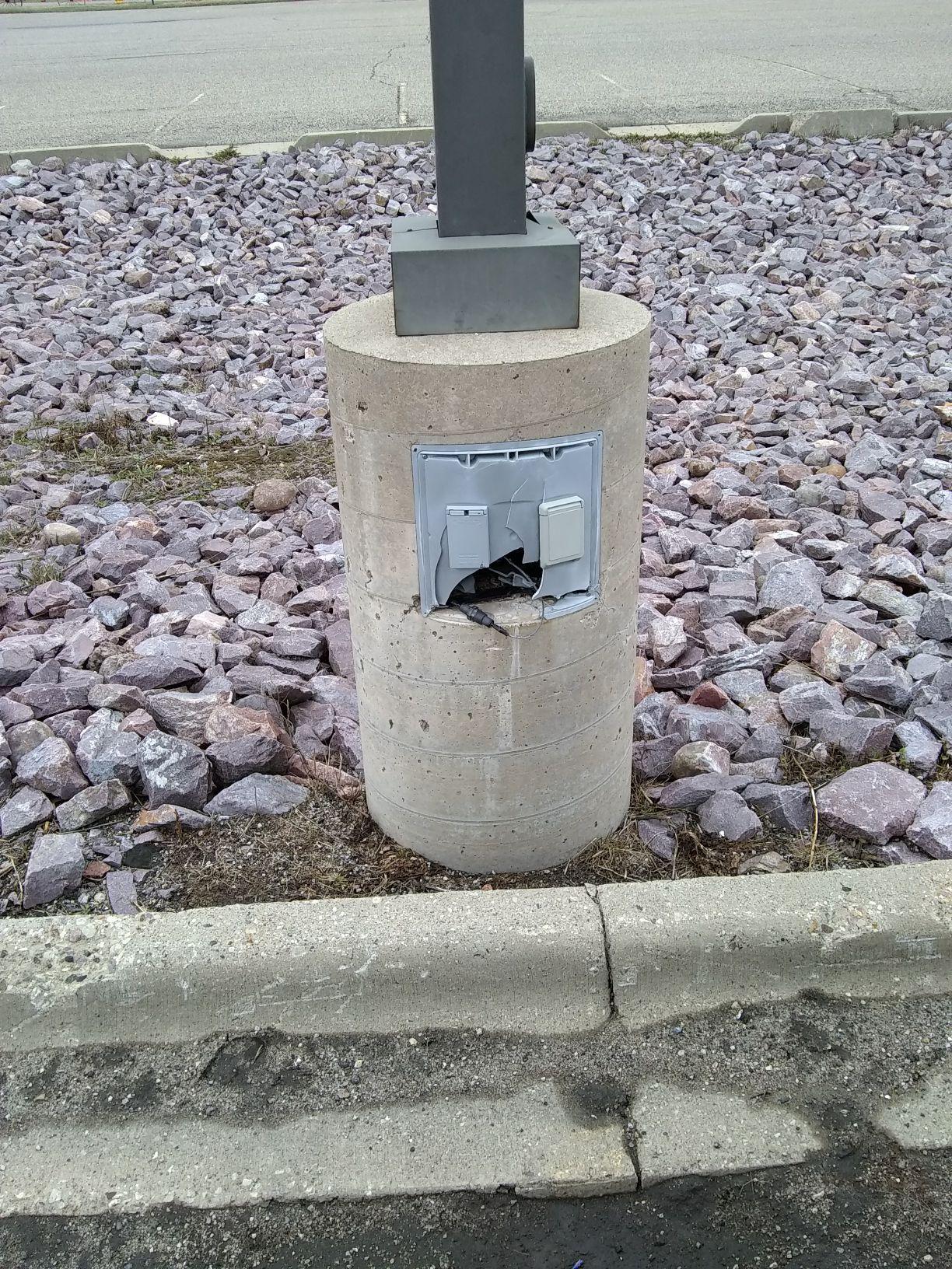 Woodside Wisconsin Dells Center Dome Wisconsin Dells, WI EV Station