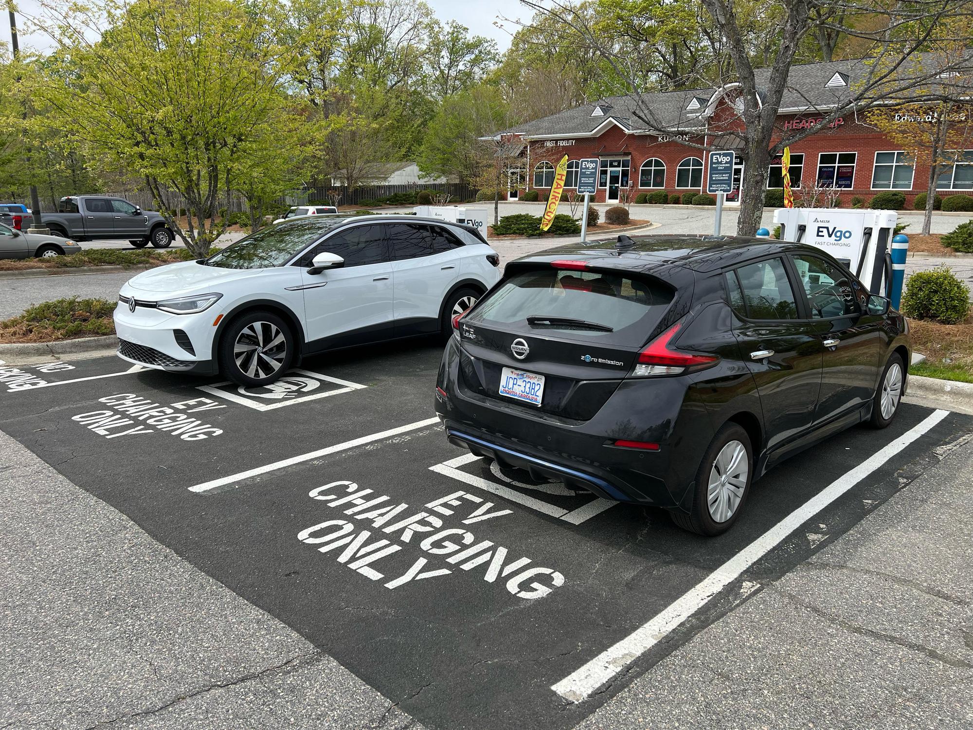 Lowes Foods of Jamestown Jamestown, NC EV Station