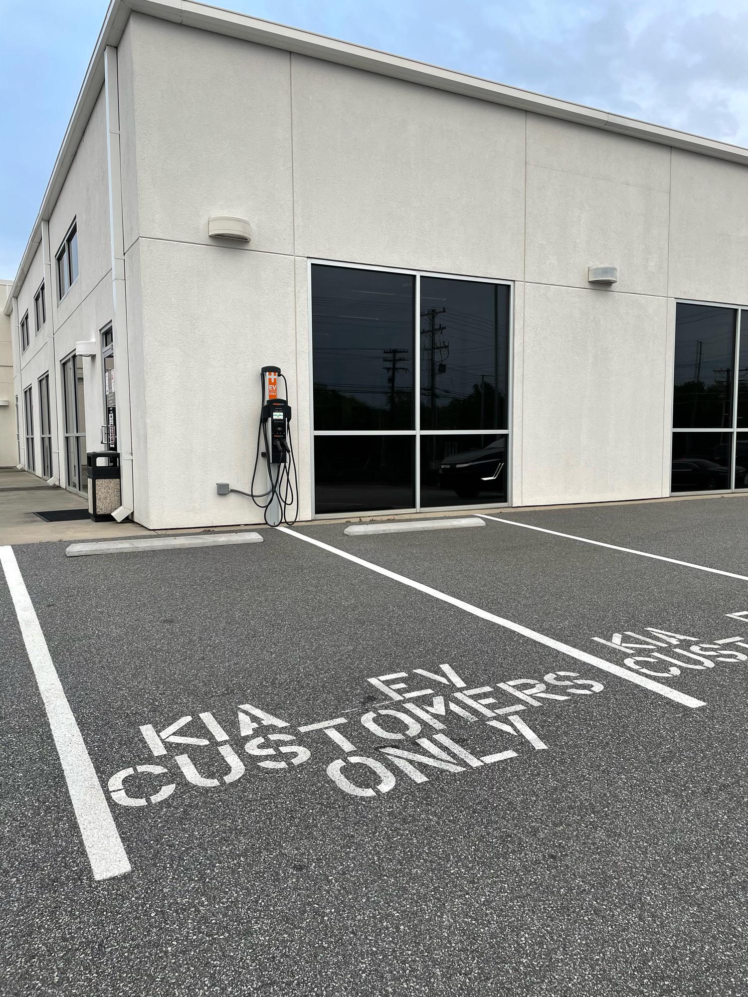 Paramount Kia Hickory, NC EV Station