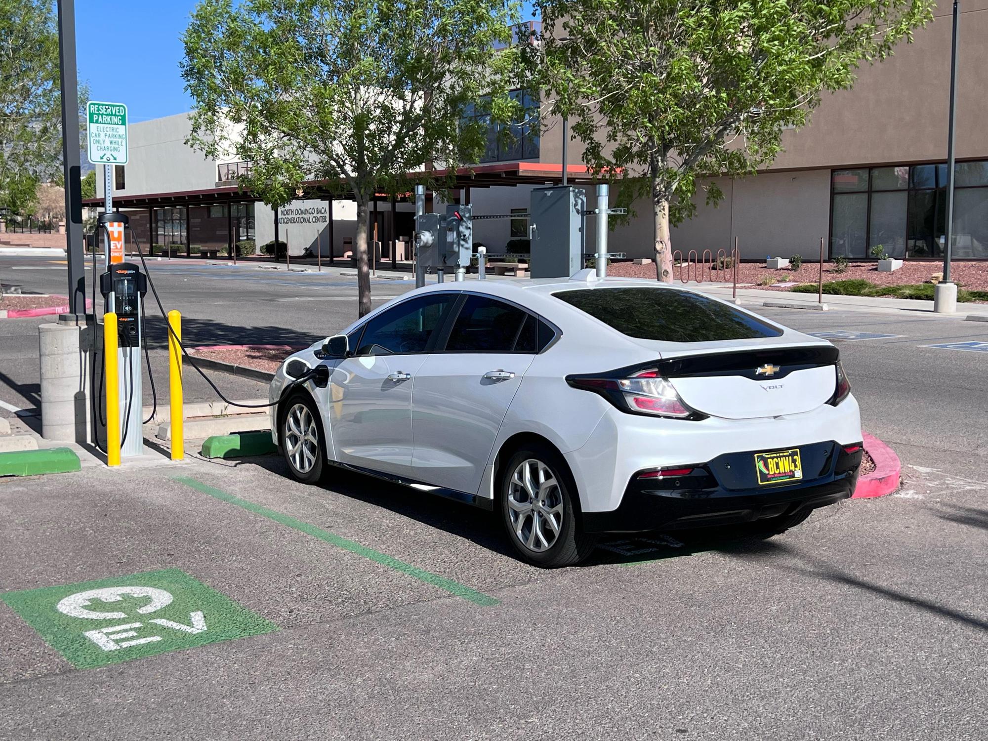 North Domingo Baca Multigenerational Center Albuquerque, NM EV Station
