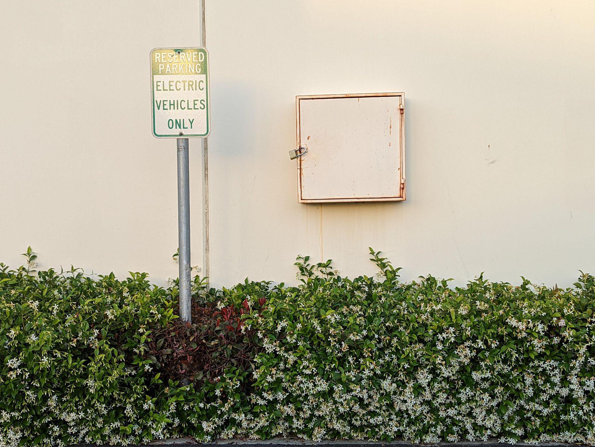 Chemical Guys Auto Detailing Supplies Gardena, CA EV Station