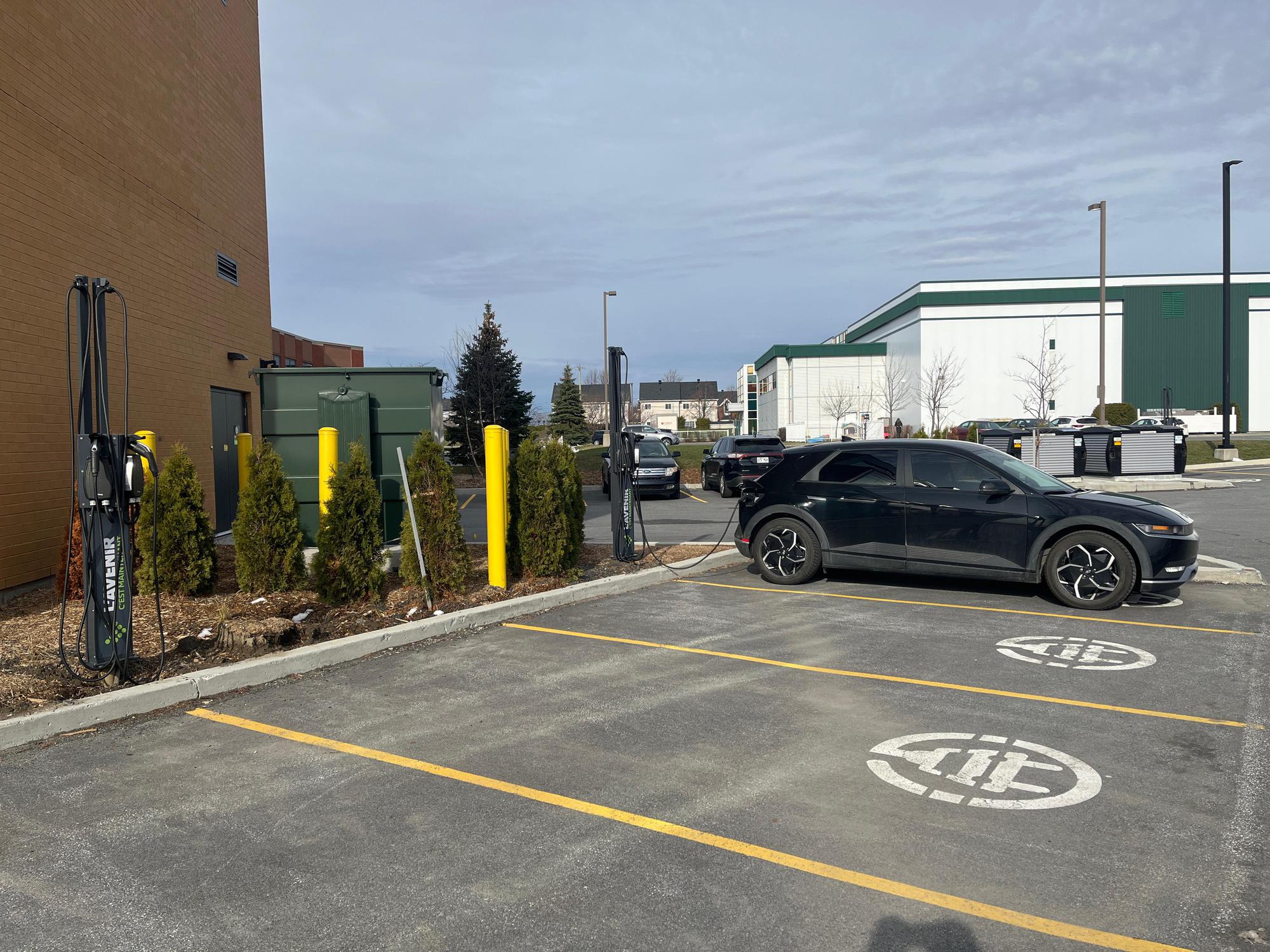 Familiprix SainteJulie, QC EV Station