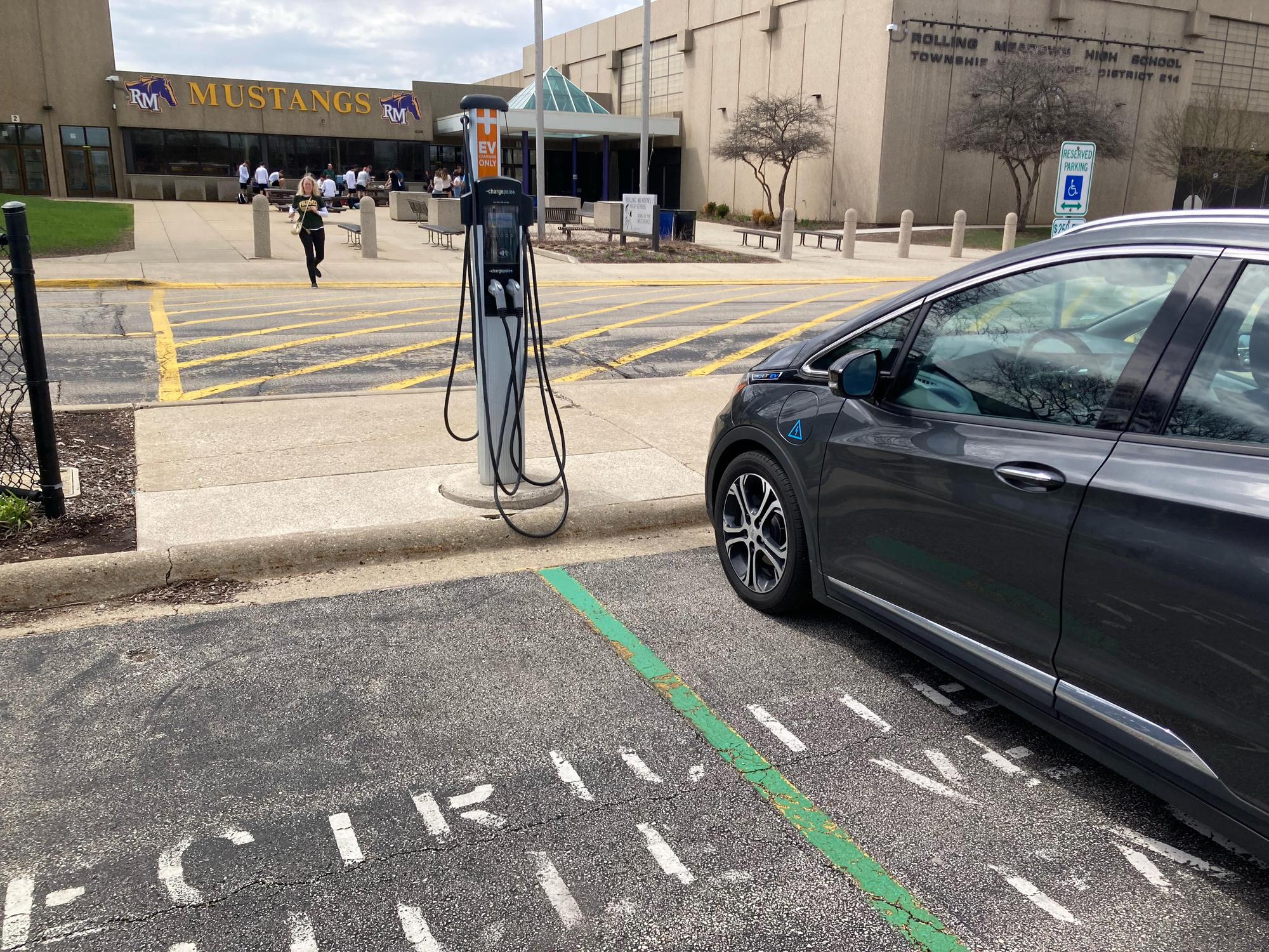 Rolling Meadows High School Rolling Meadows, IL EV Station