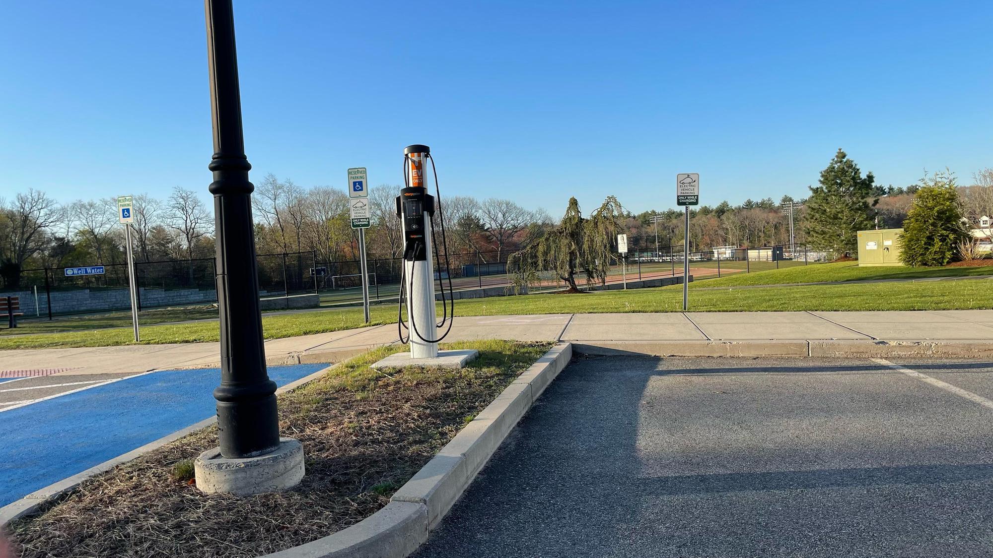 East Bridgewater Townhall East Bridgewater, MA EV Station