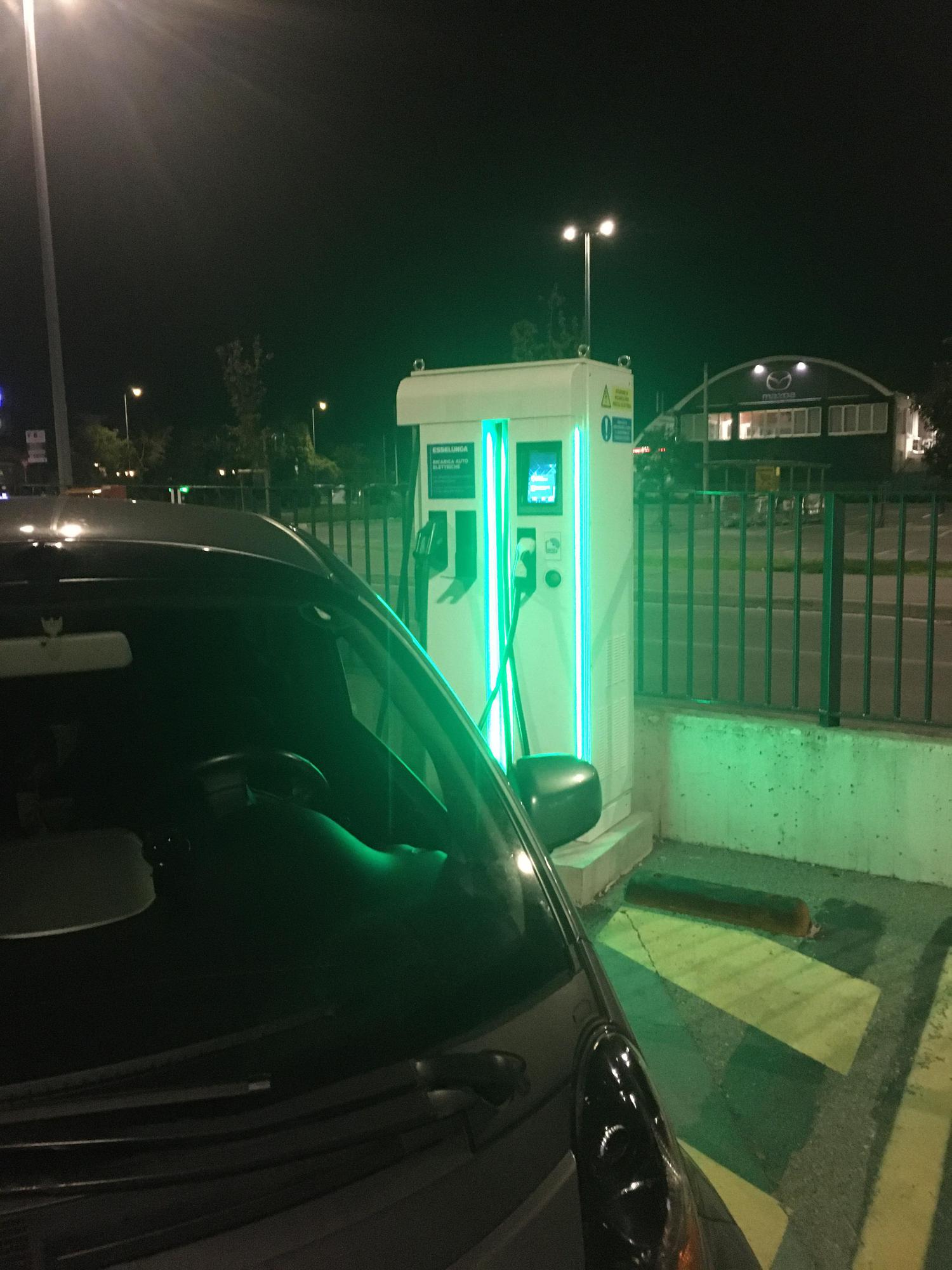 Colonnina Fast Esselunga Via Emilia Ovest | Parma, Emilia-Romagna | EV  Station, image size:1500x2000