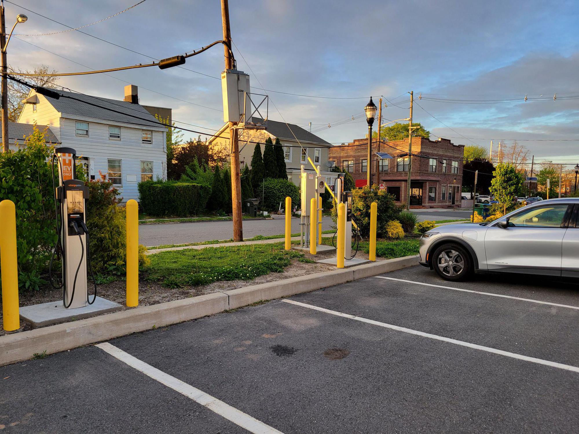Woodbridge Downtown Parking Woodbridge Township, NJ EV Station