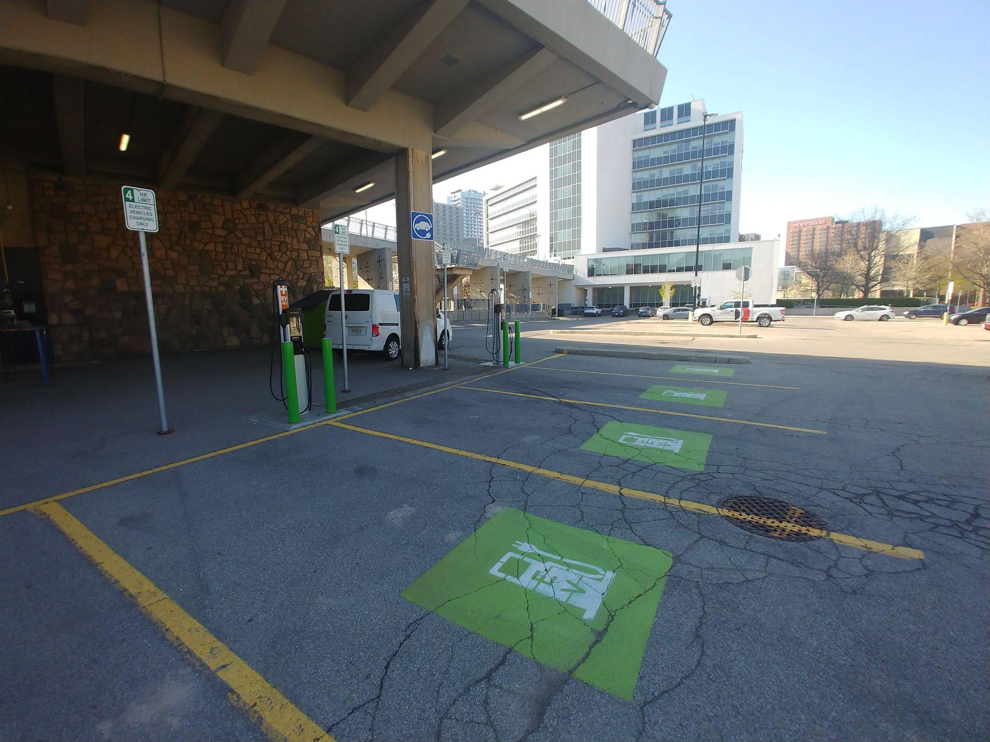 Hamilton City Hall | Hamilton, ON | EV Station