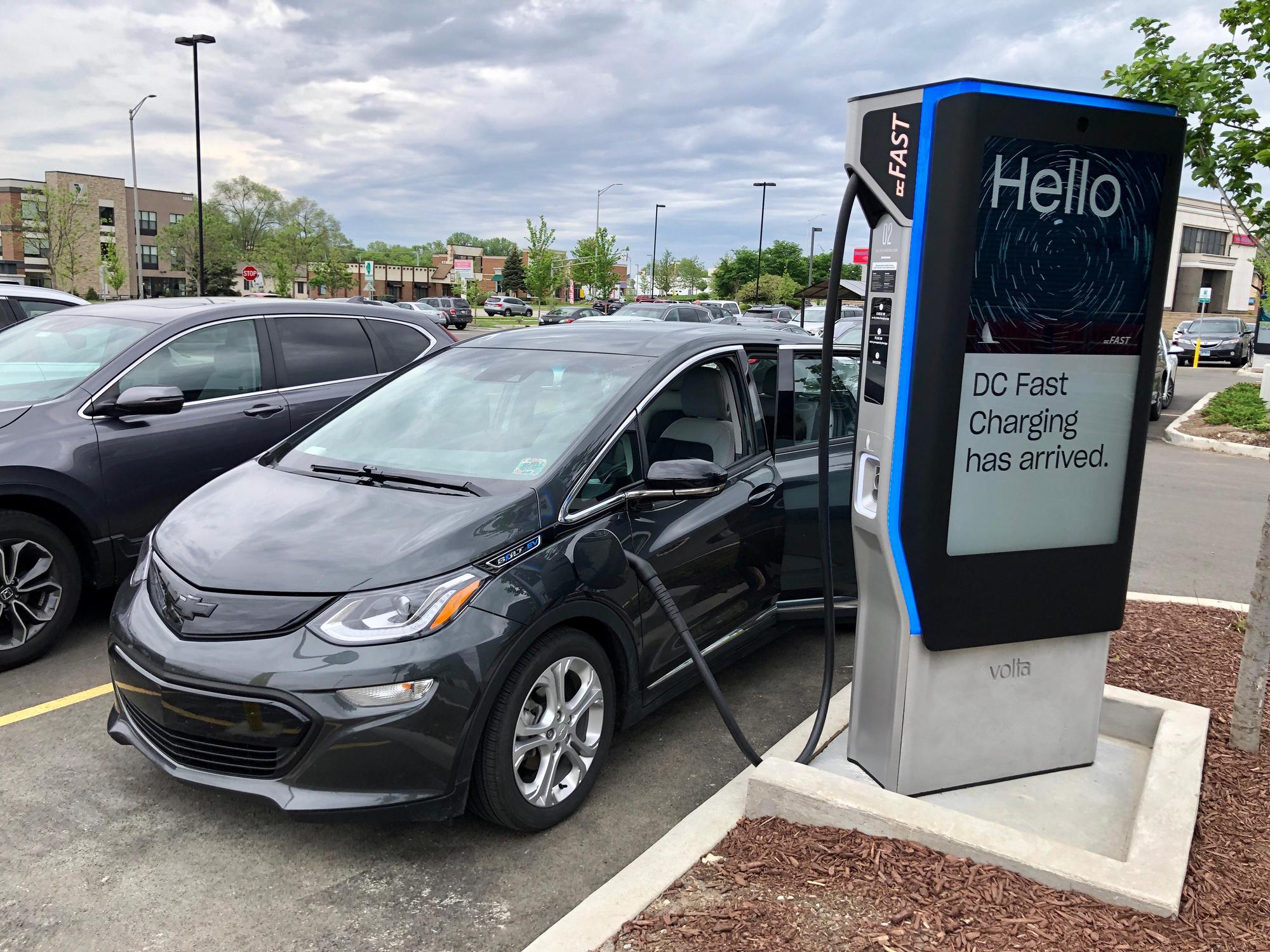 Amazon Fresh Naperville Ogden Naperville, IL EV Station