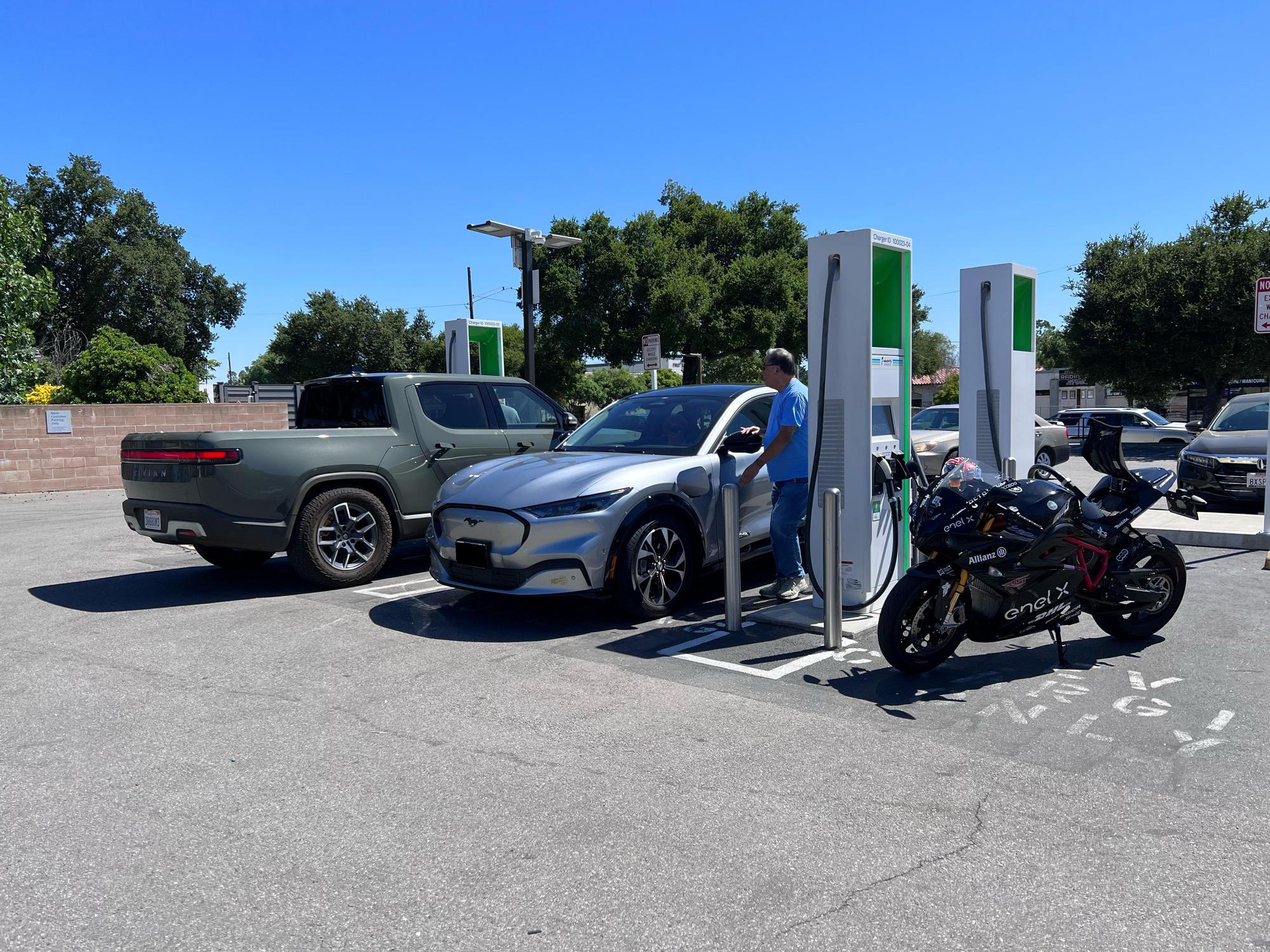 Paso Robles Bank of America Paso Robles, CA EV Station