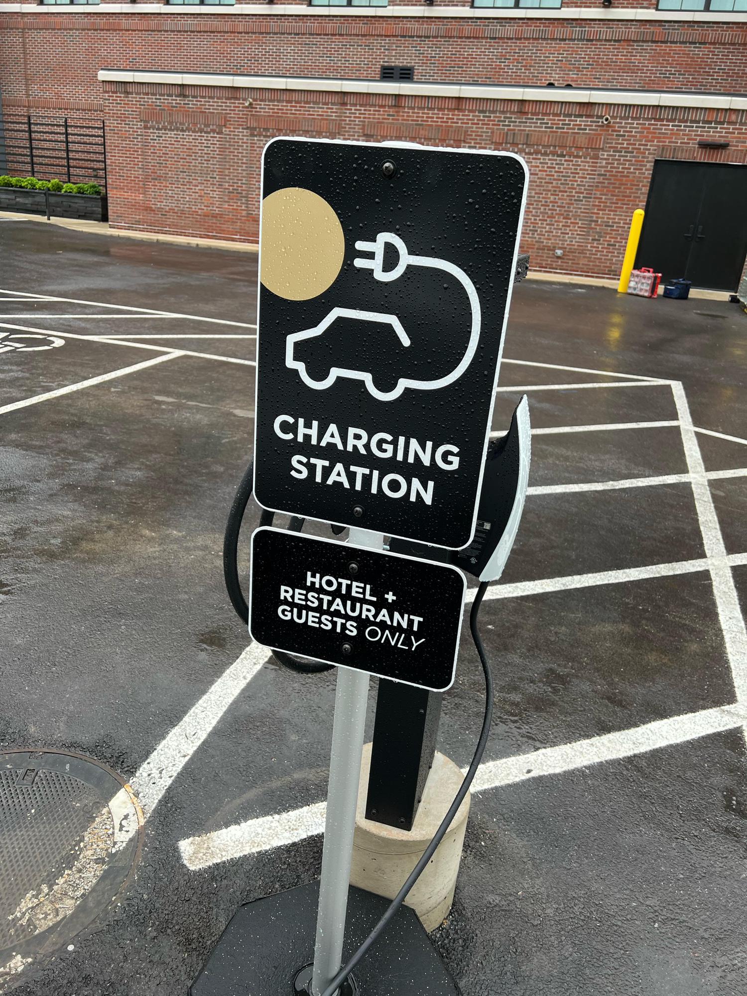 Hotel Versailles Versailles, OH EV Station