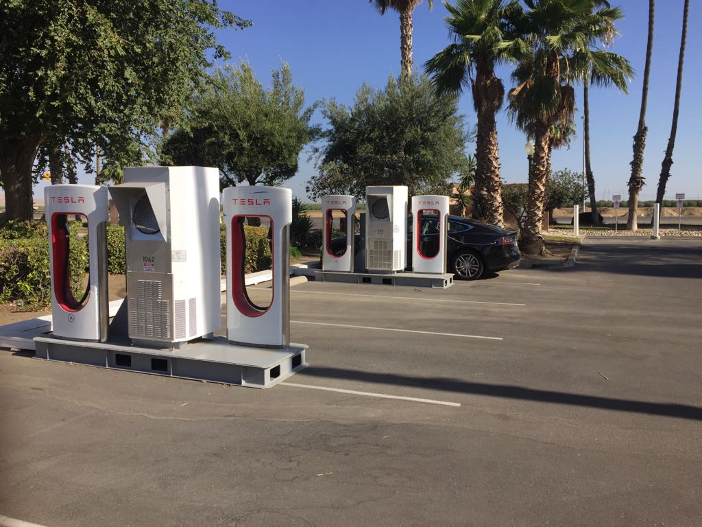 Harris Ranch Inn & Restaurant (2) | Coalinga, CA | EV Station