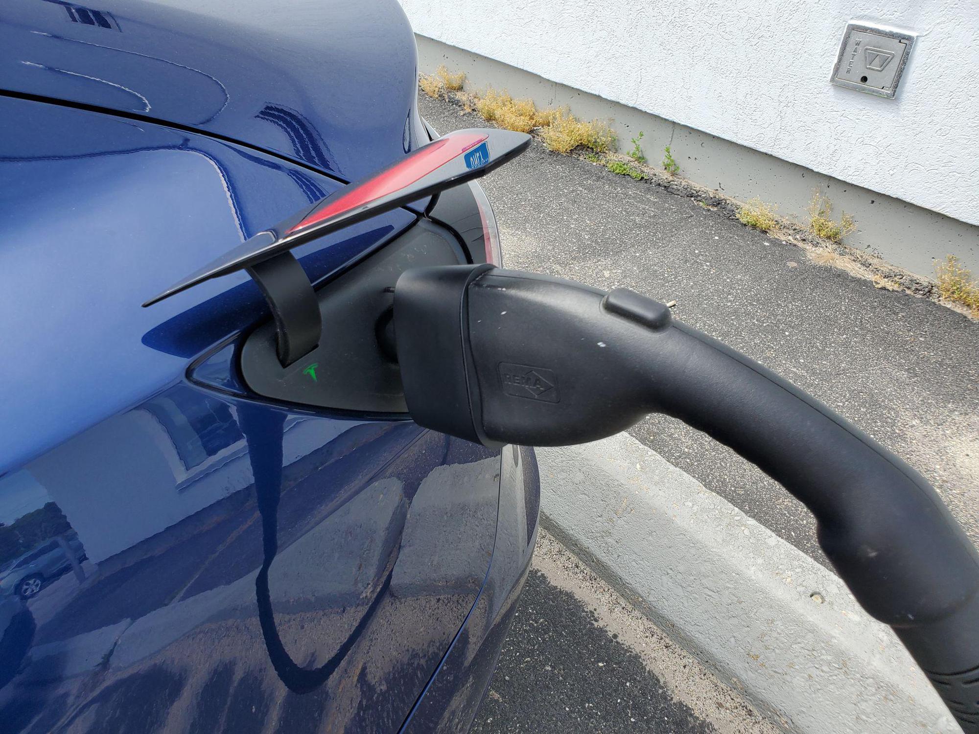 Rowe Volkswagen Kia Auburn, ME EV Station