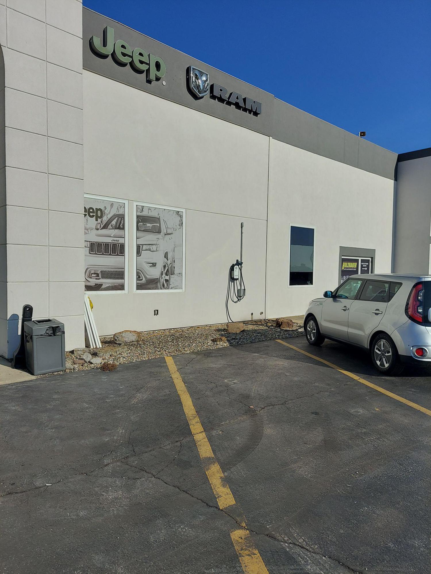 Holzhauer Auto & Motorsports Nashville, IL EV Station