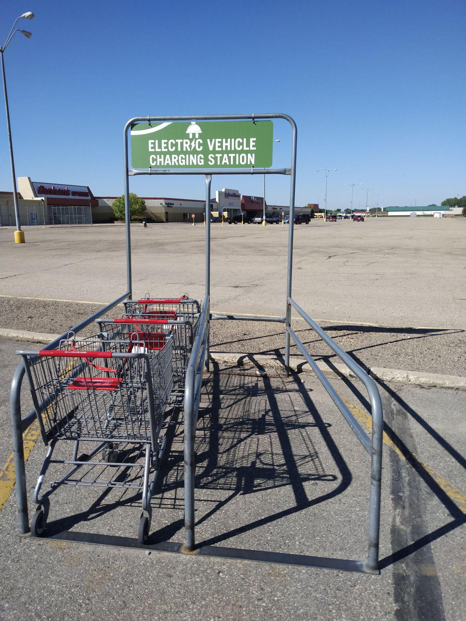 HyVee Watertown, SD EV Station