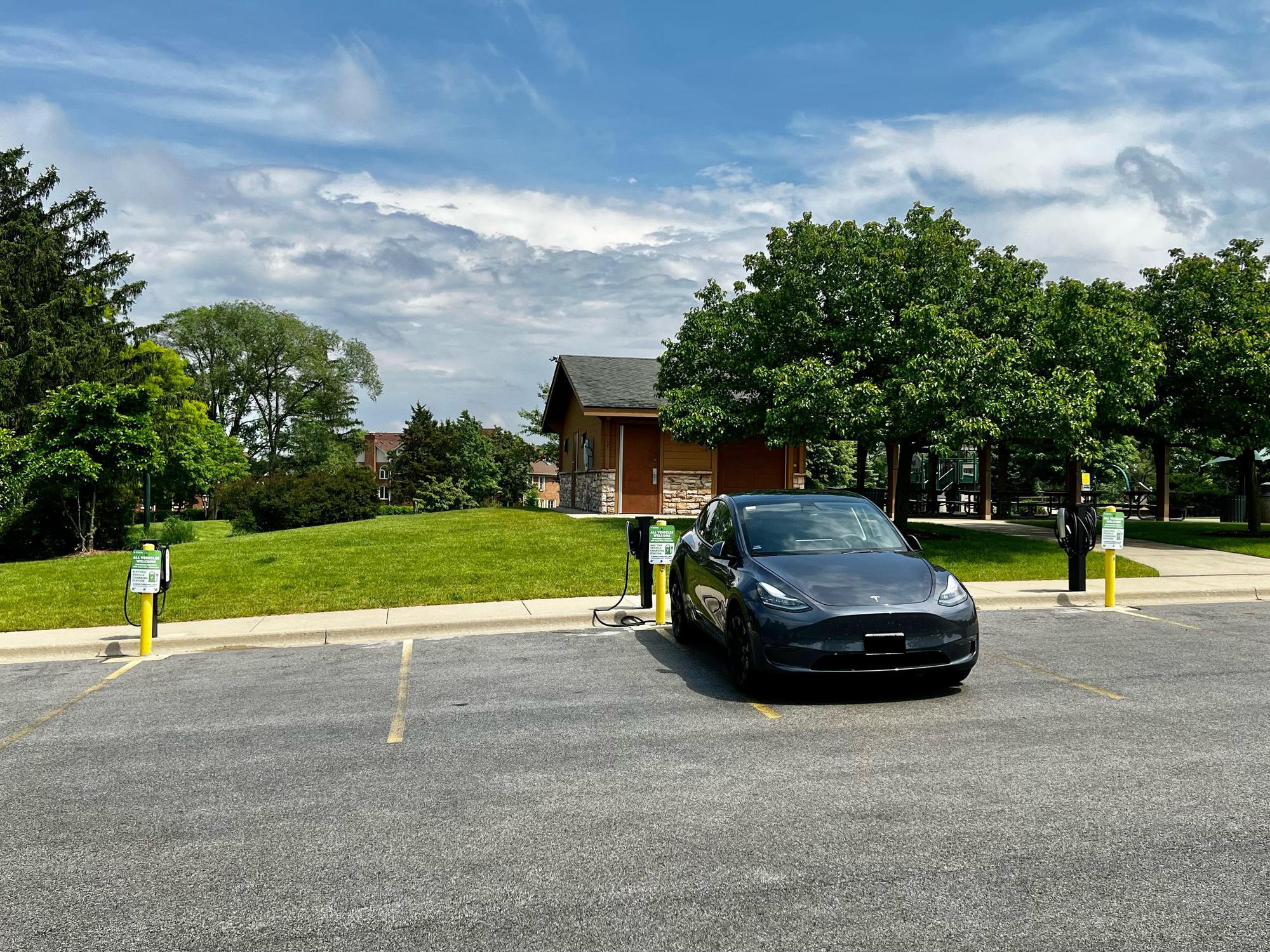 Maryknoll Park Glen Ellyn, IL EV Station