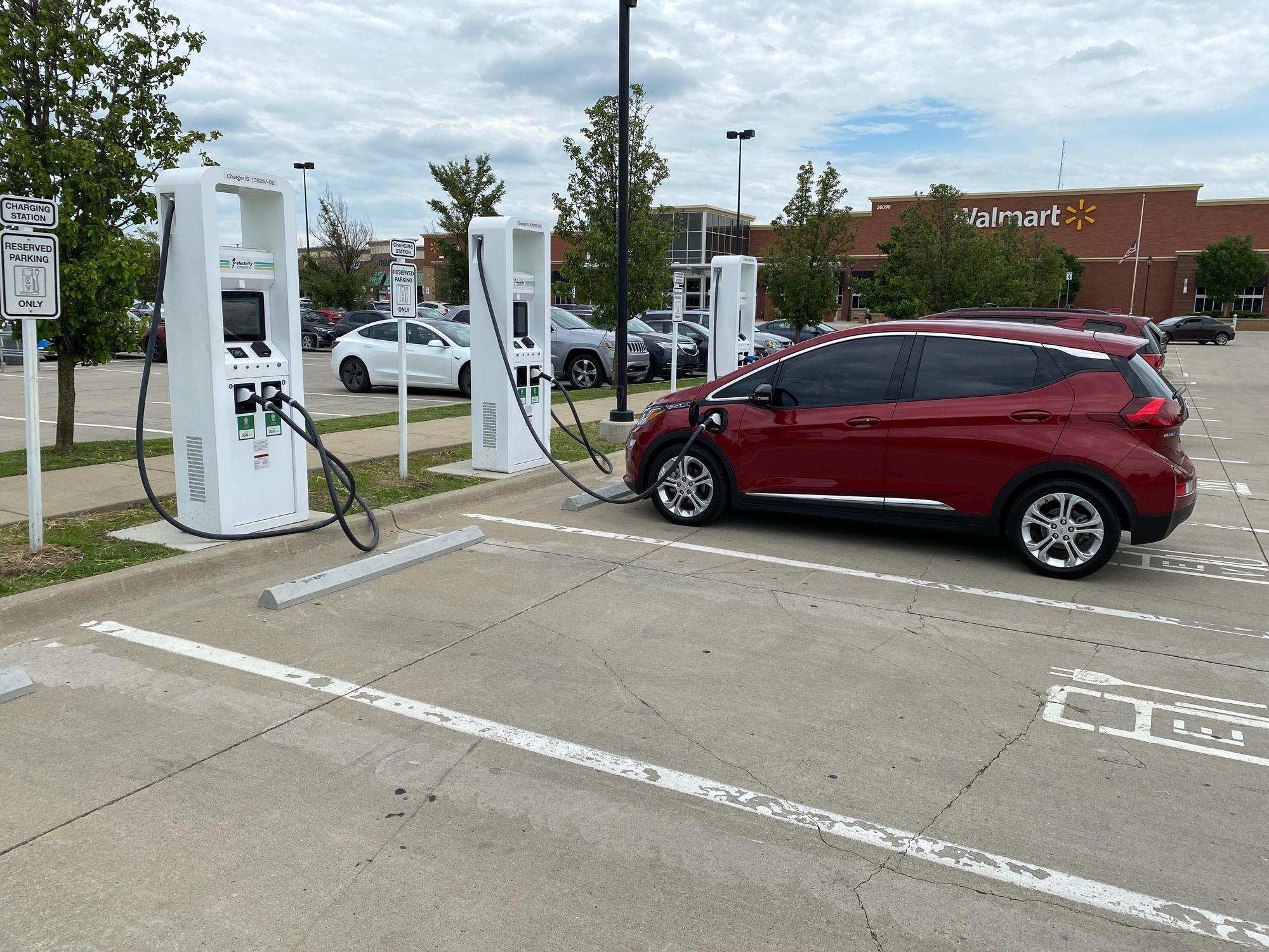 Novi Walmart Walmart Supercenter | Novi, MI | EV Station