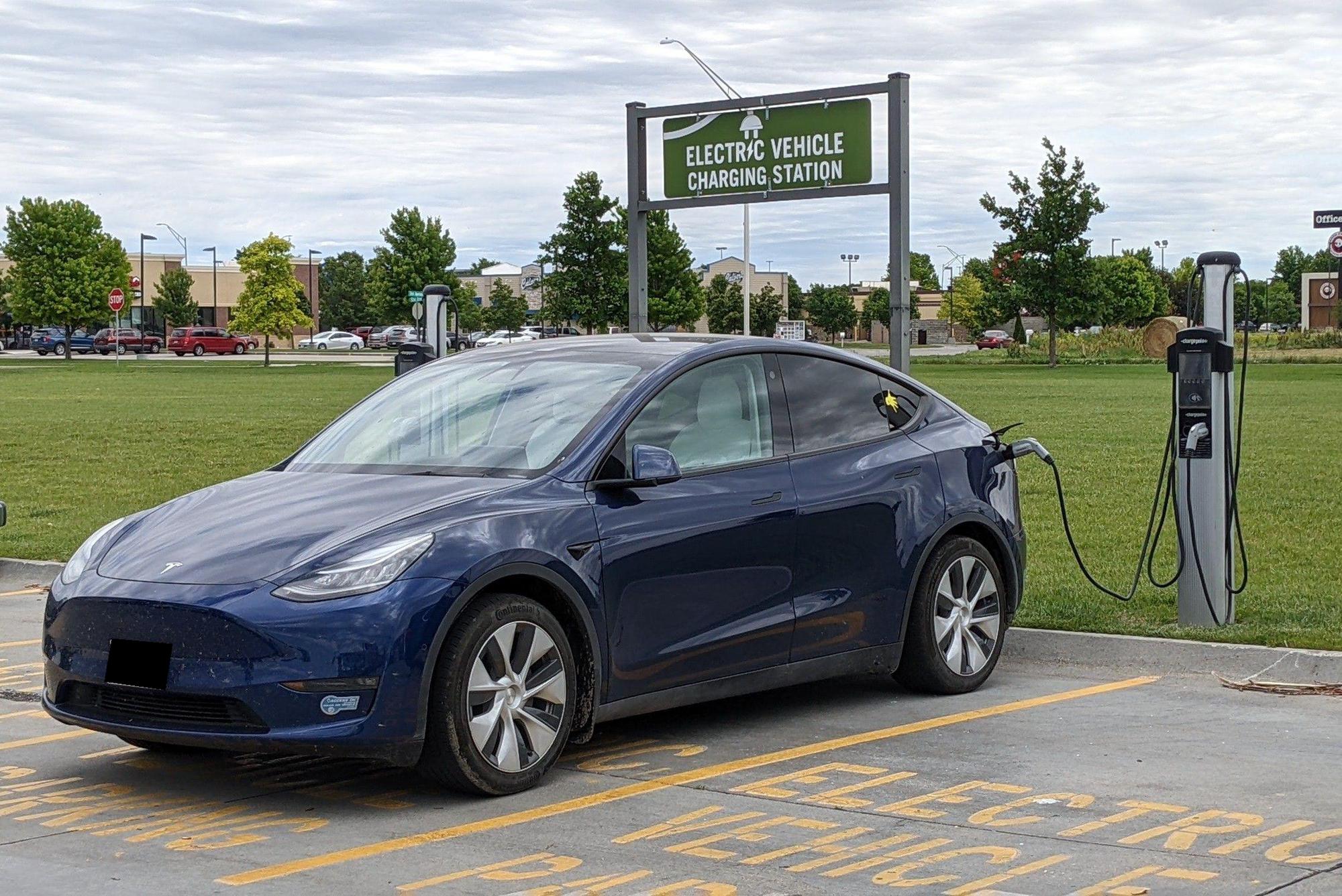 HyVee Kearney Kearney, NE EV Station