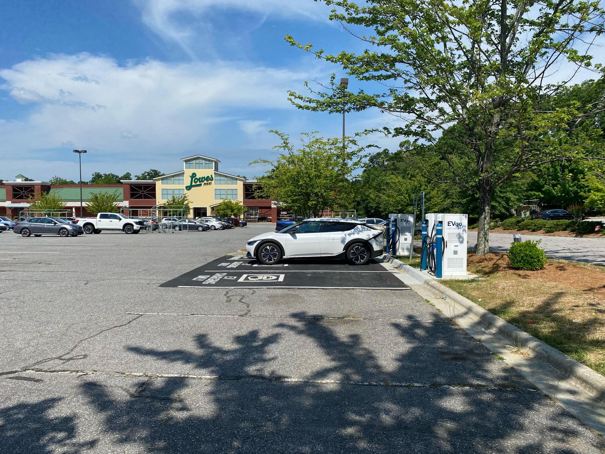 Lowes Foods of Jamestown Jamestown, NC EV Station