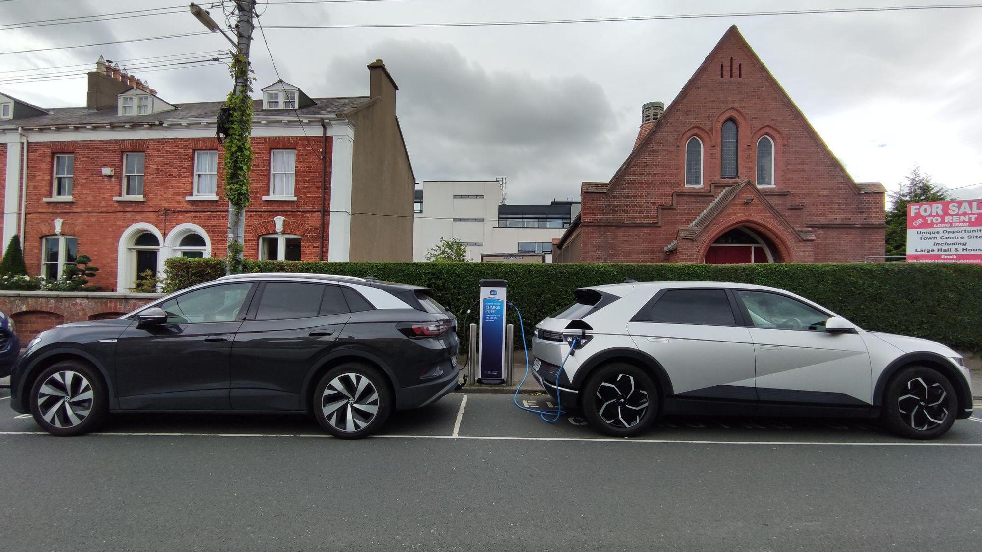 Novara Road Parking/Charging Bray, WW EV Station