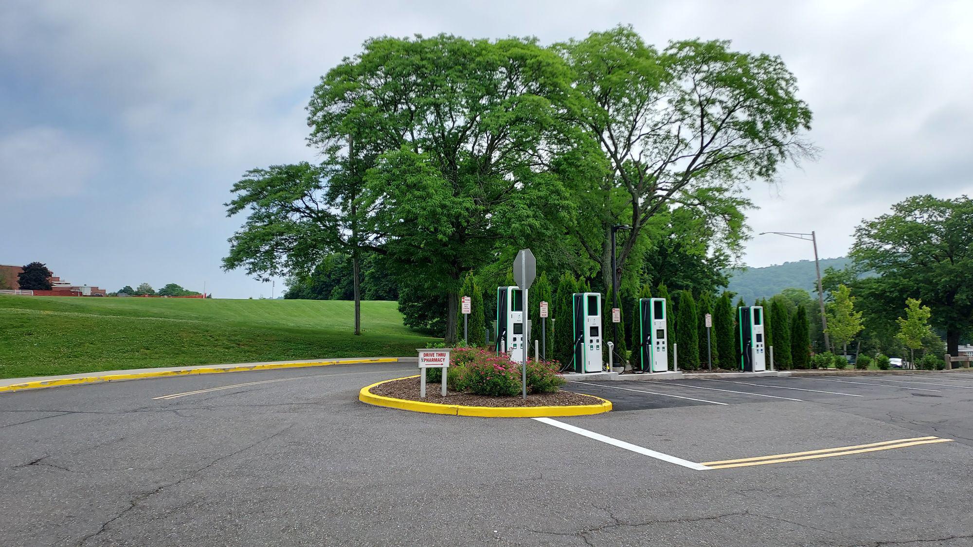 Orangetown Shopping Center (1) Orangeburg, NY EV Station