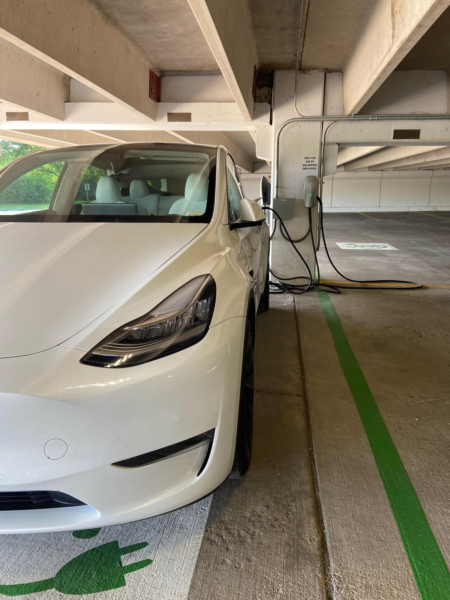 Walgreens Corporate (2) Deerfield, IL EV Station