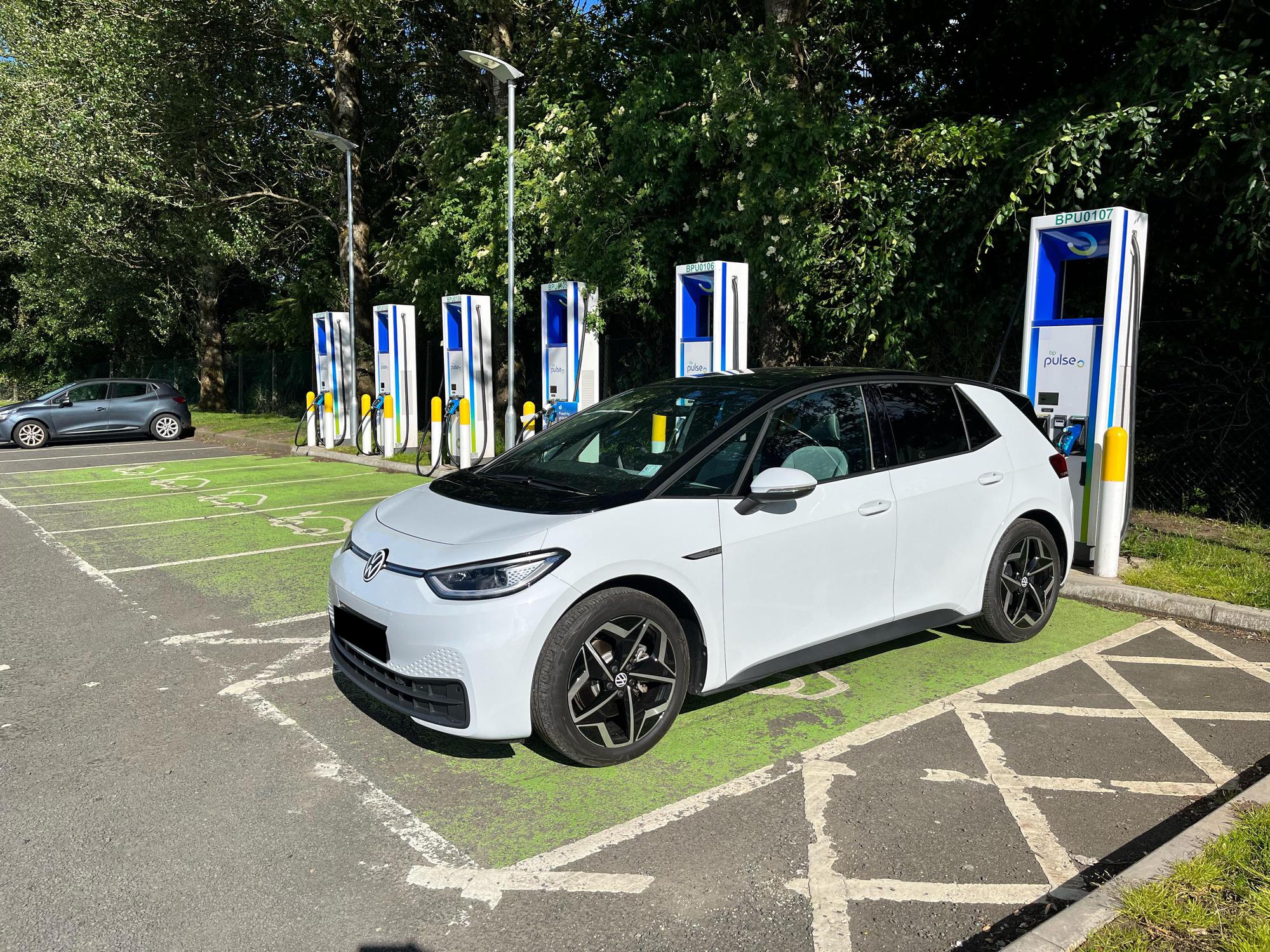 M8 (S/W) Harthill Services Harthill, Scotland EV Station