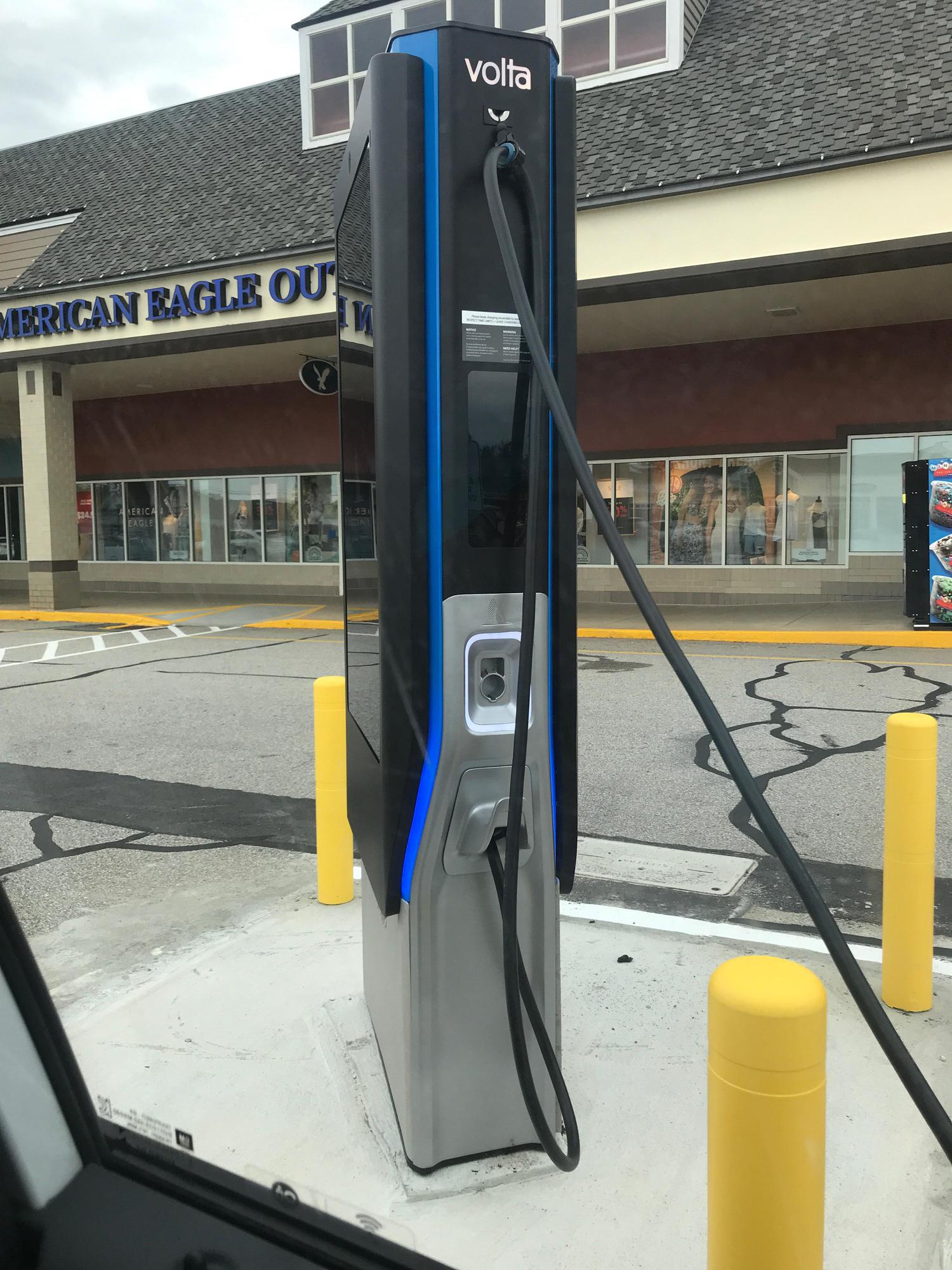 Tanger Outlets Tilton Under Armour Tilton, NH EV Station