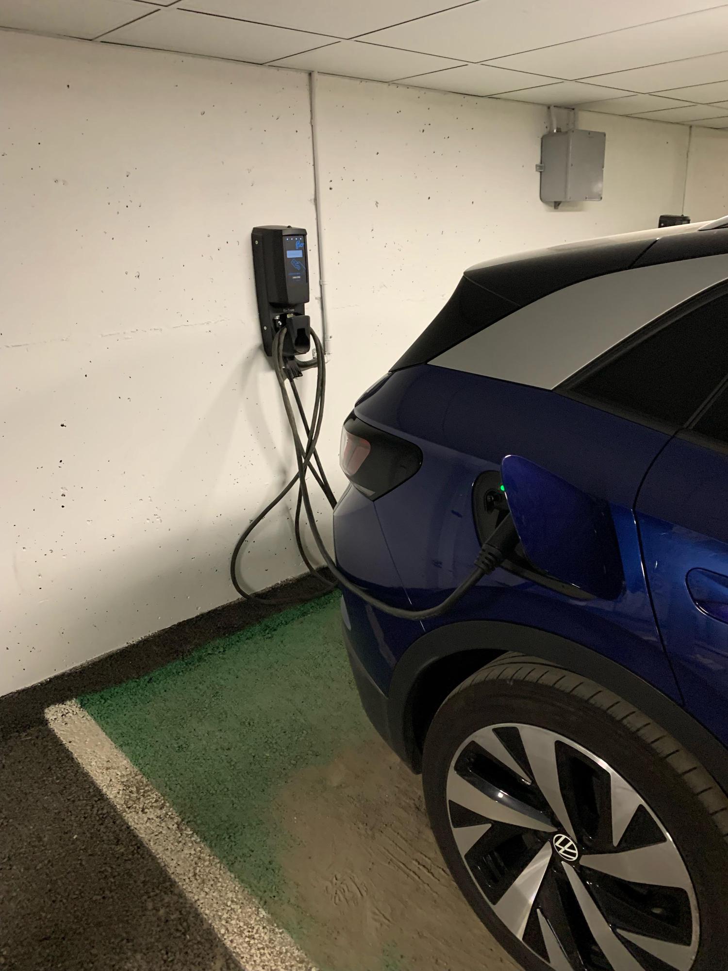 Stationnement Pierre Olivier Chauveau Québec, QC EV Station