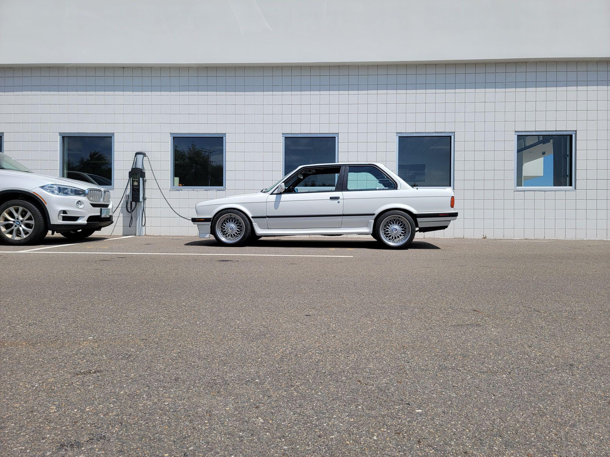 Tulley BMW of Nashua Nashua, NH EV Station
