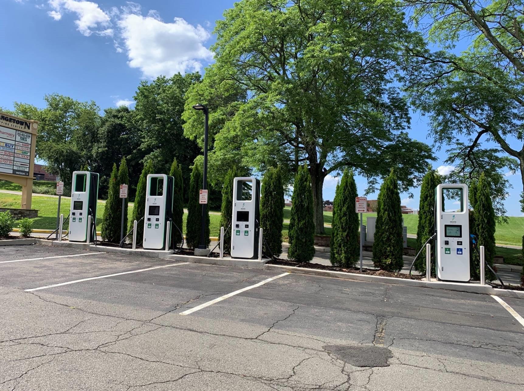 Orangetown Shopping Center (1) Orangeburg, NY EV Station