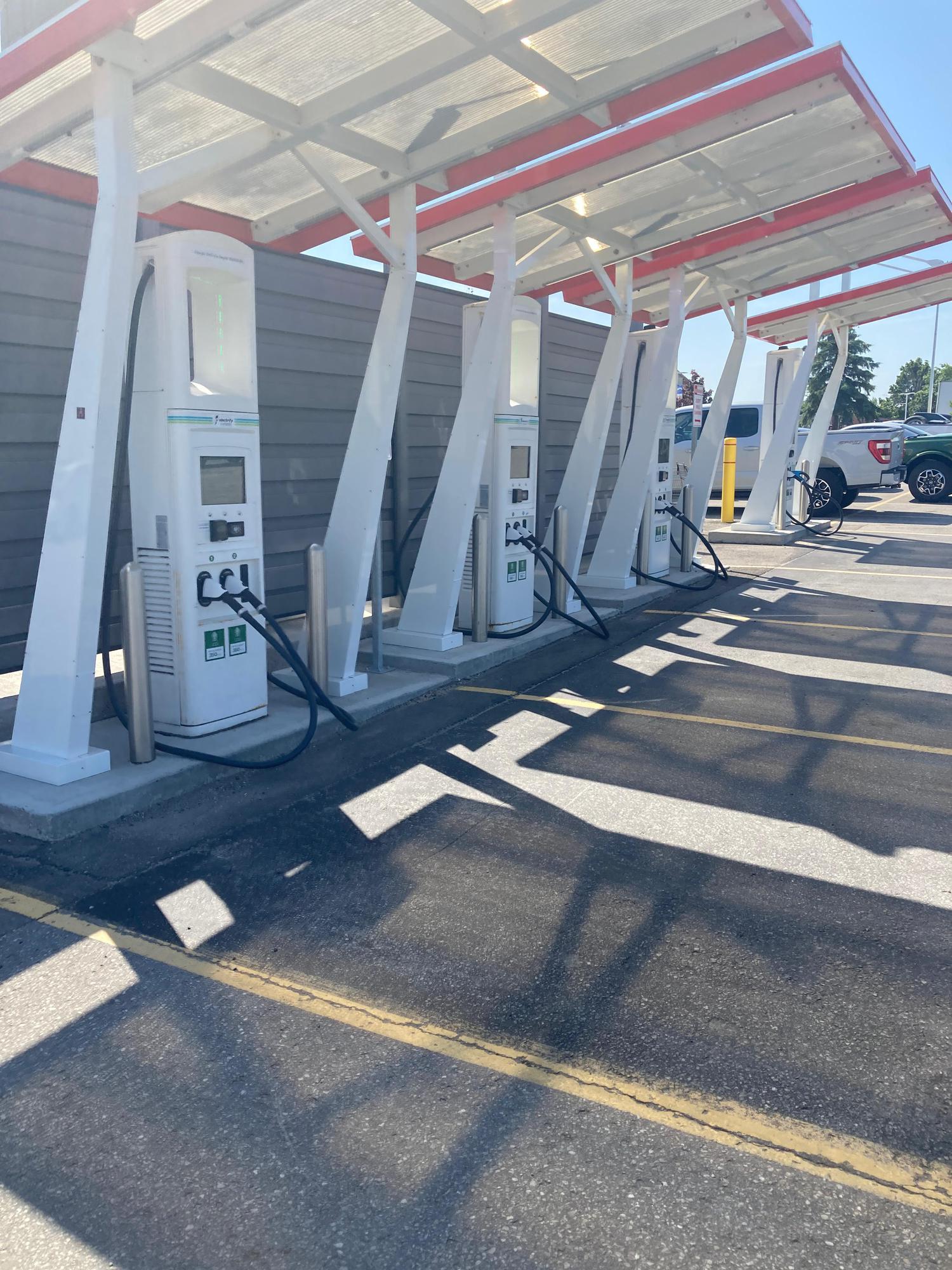 Canadian Tire Barrie South Barrie, ON EV Station