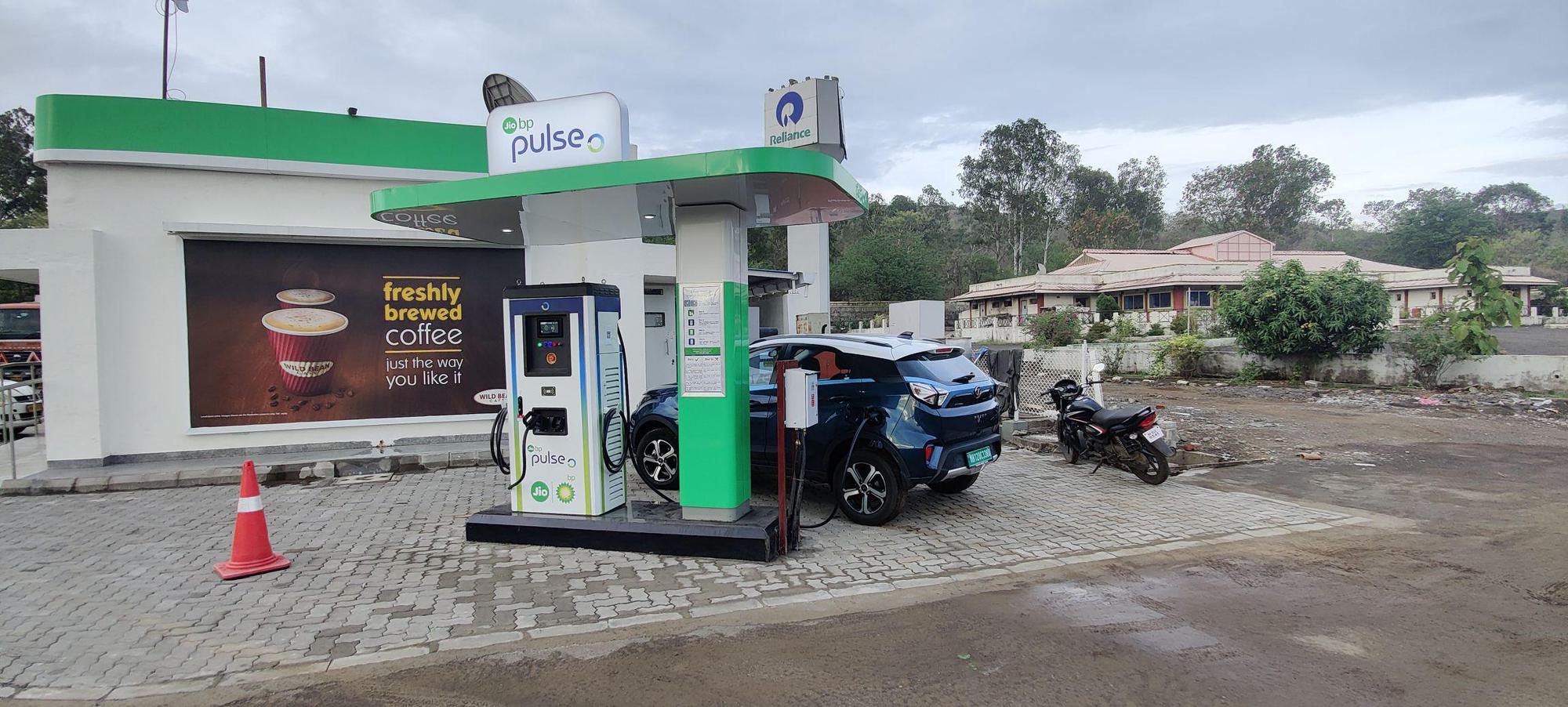 Jio BP Petrol Pump Kelawade, MH EV Station