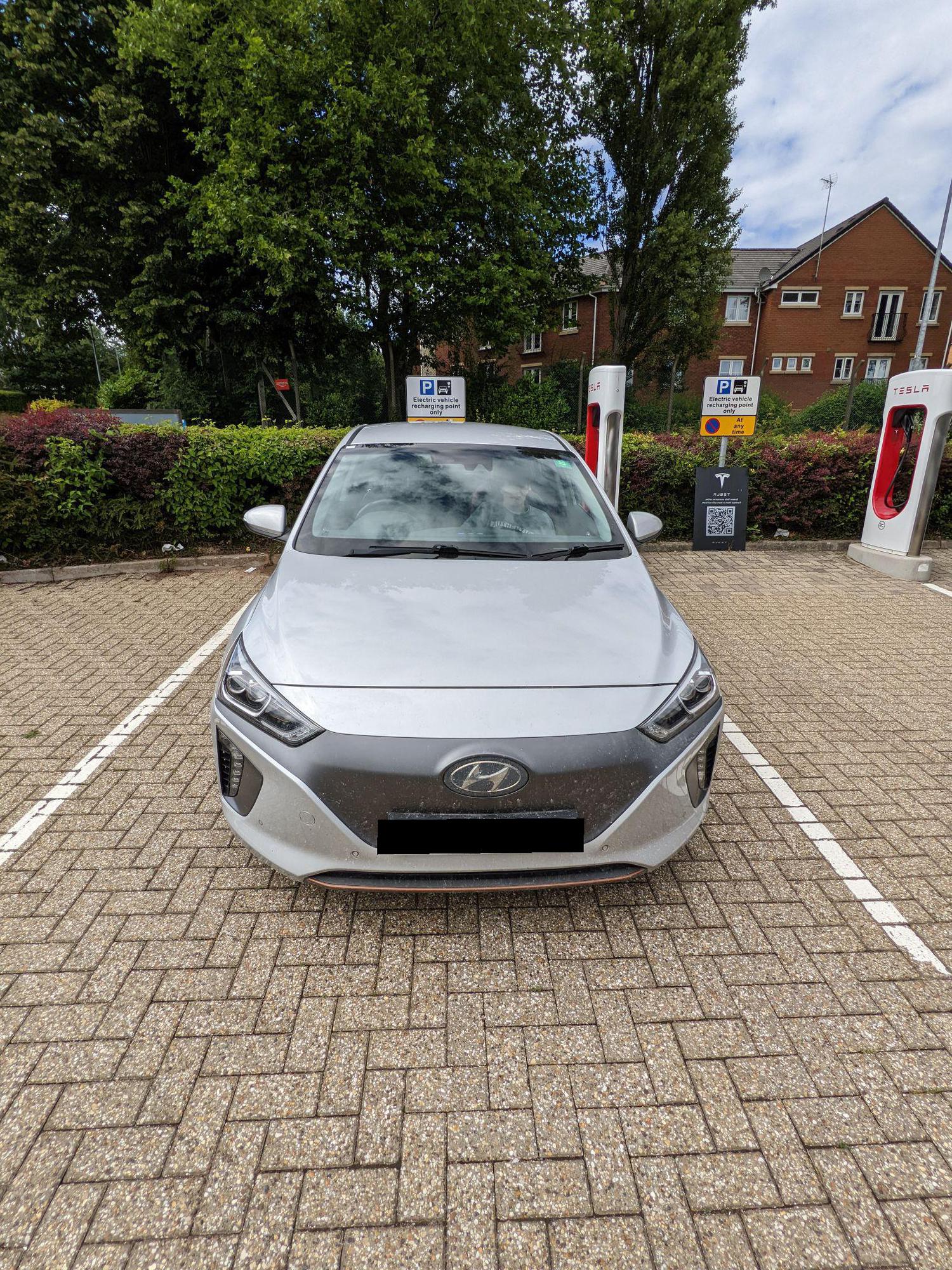 Tesla Centre Cardiff Pontprennau, Wales EV Station