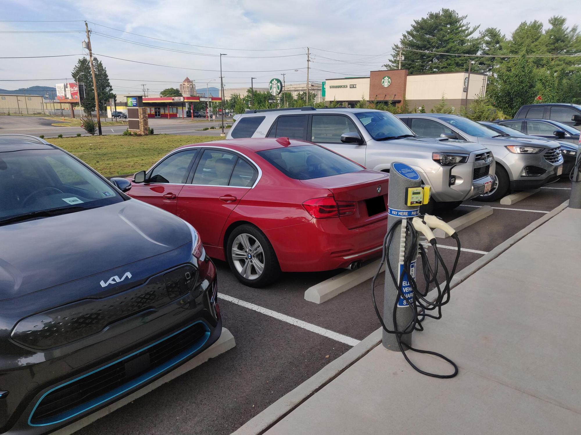 Holiday Inn Express & Suites Roanoke Roanoke, VA EV Station