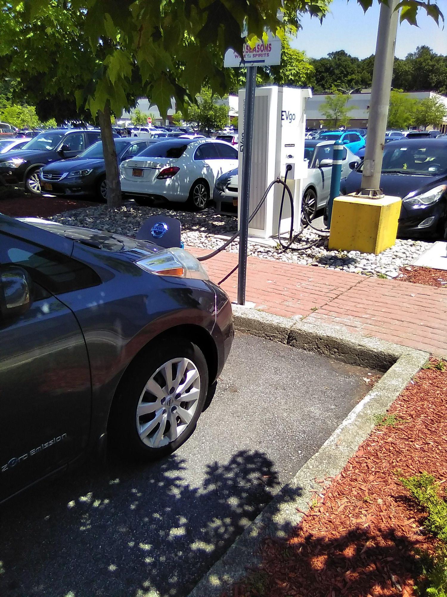 Staples Plaza Yorktown Heights, NY EV Station