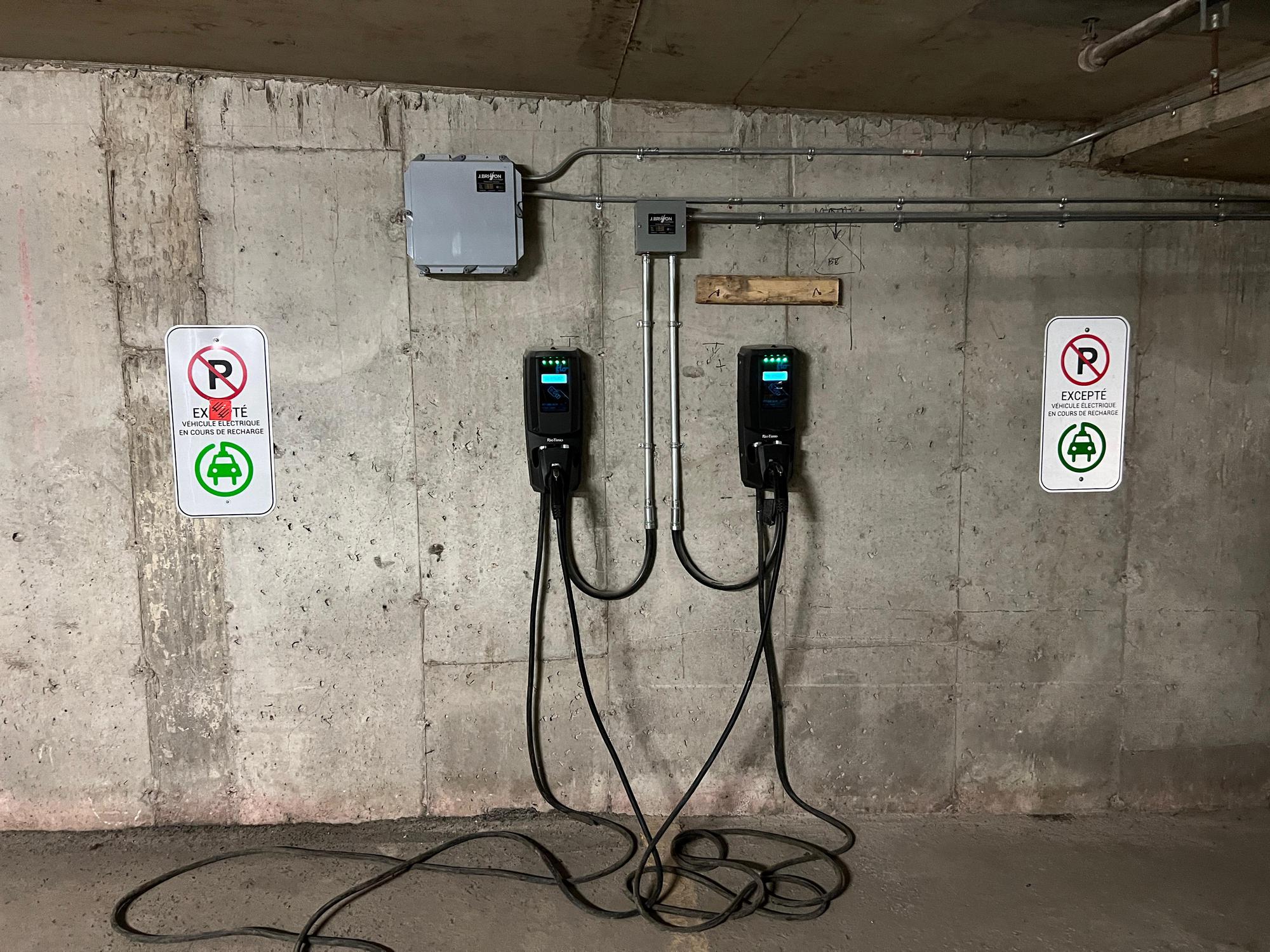 SPAQ Maison De Beaucours Québec, QC EV Station