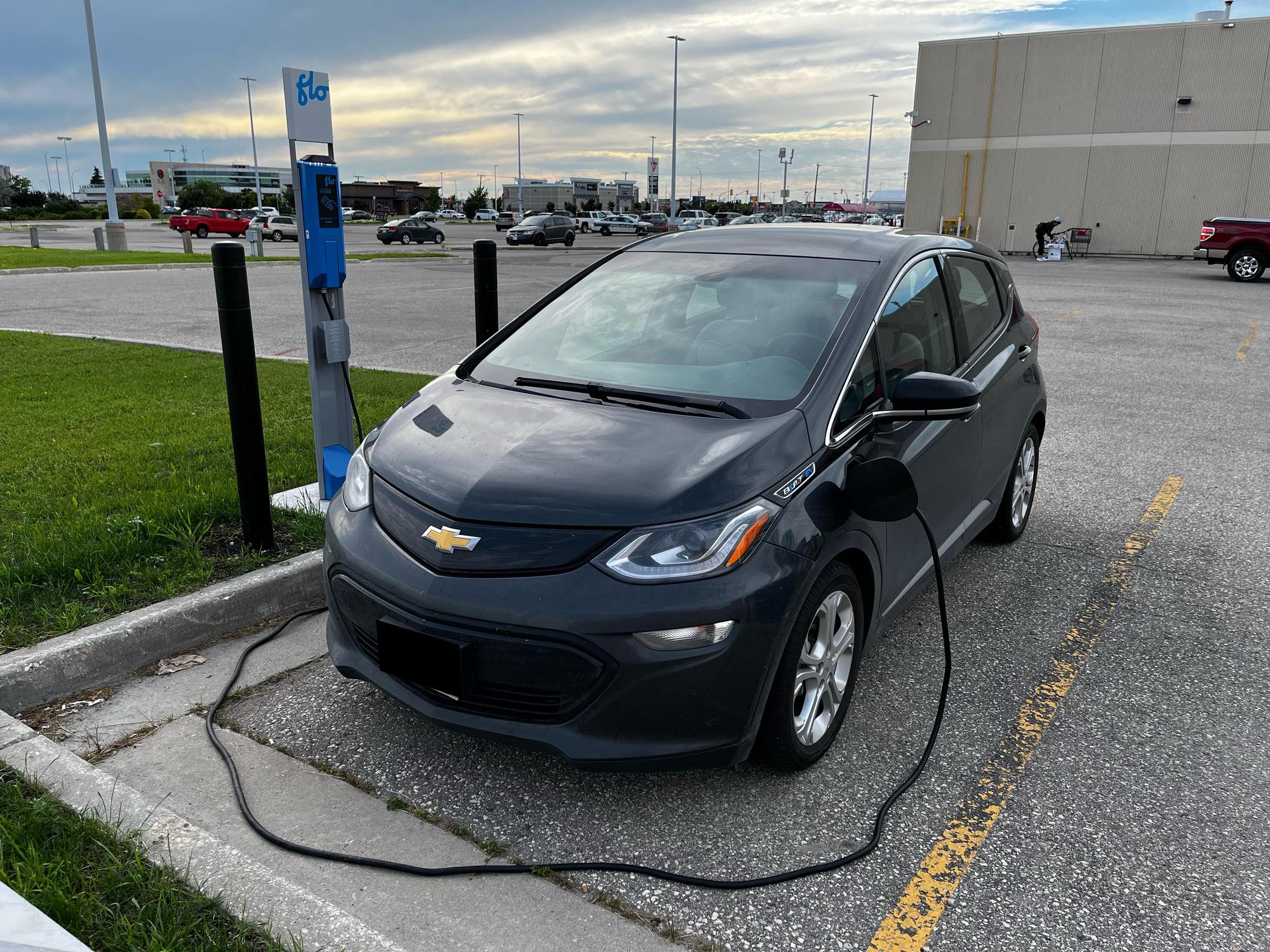 Canadian Tire Winnipeg Kenaston Winnipeg, MB EV Station