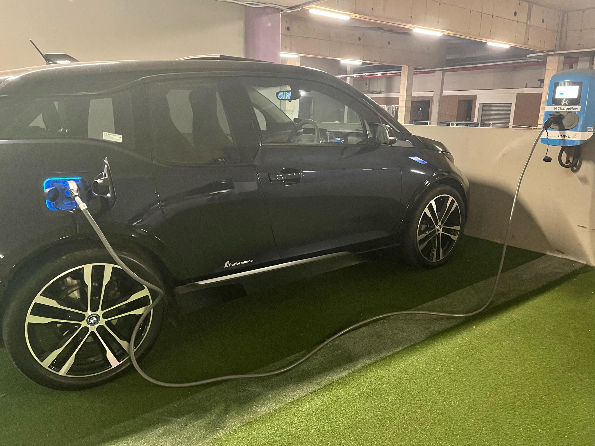 Galleria Mall BMW 22kW AC (Dual) Amanzimtoti, KZN EV Station