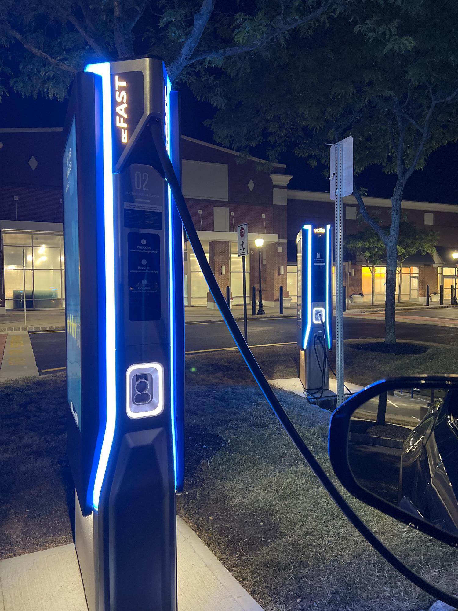 Commons at Holmdel Holmdel, NJ EV Station