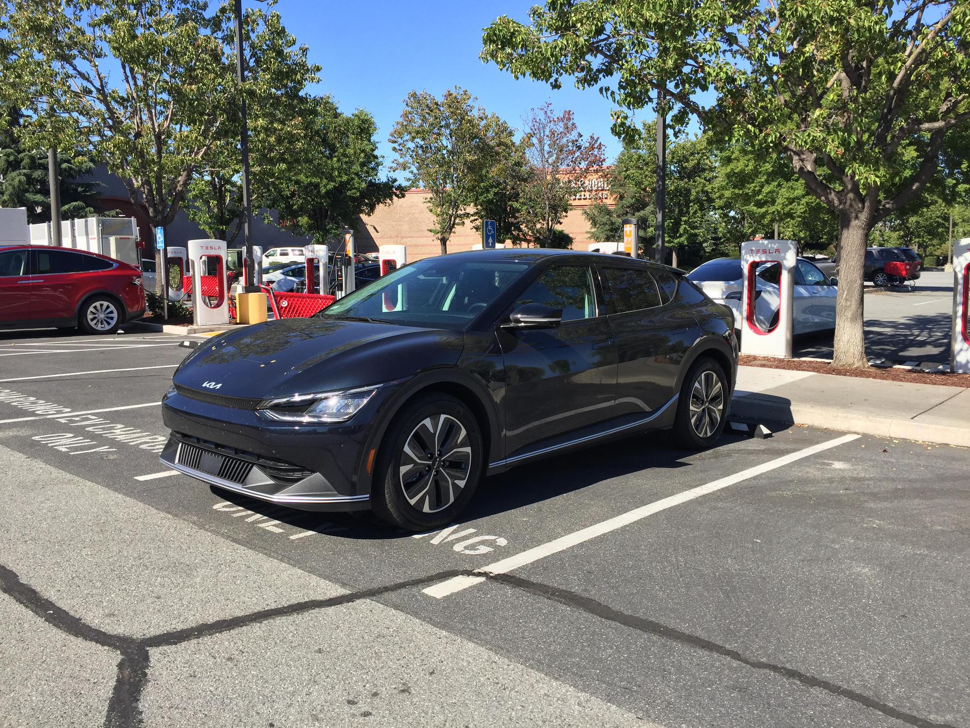 Gilroy Crossing Target (2) Gilroy, CA EV Station