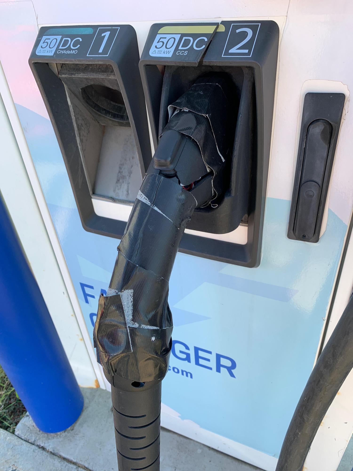 Noodles and Company Moorhead, MN EV Station