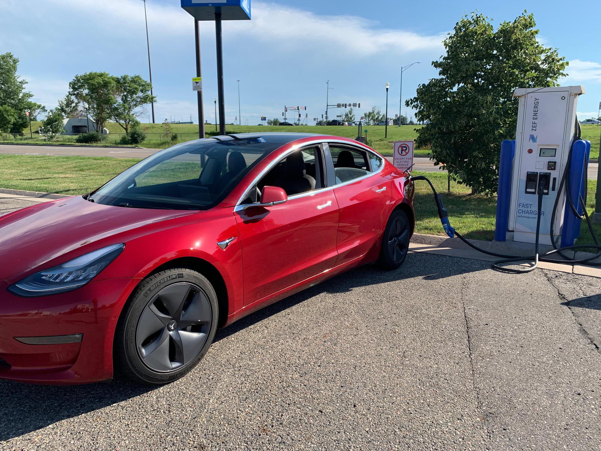 Noodles and Company Moorhead, MN EV Station